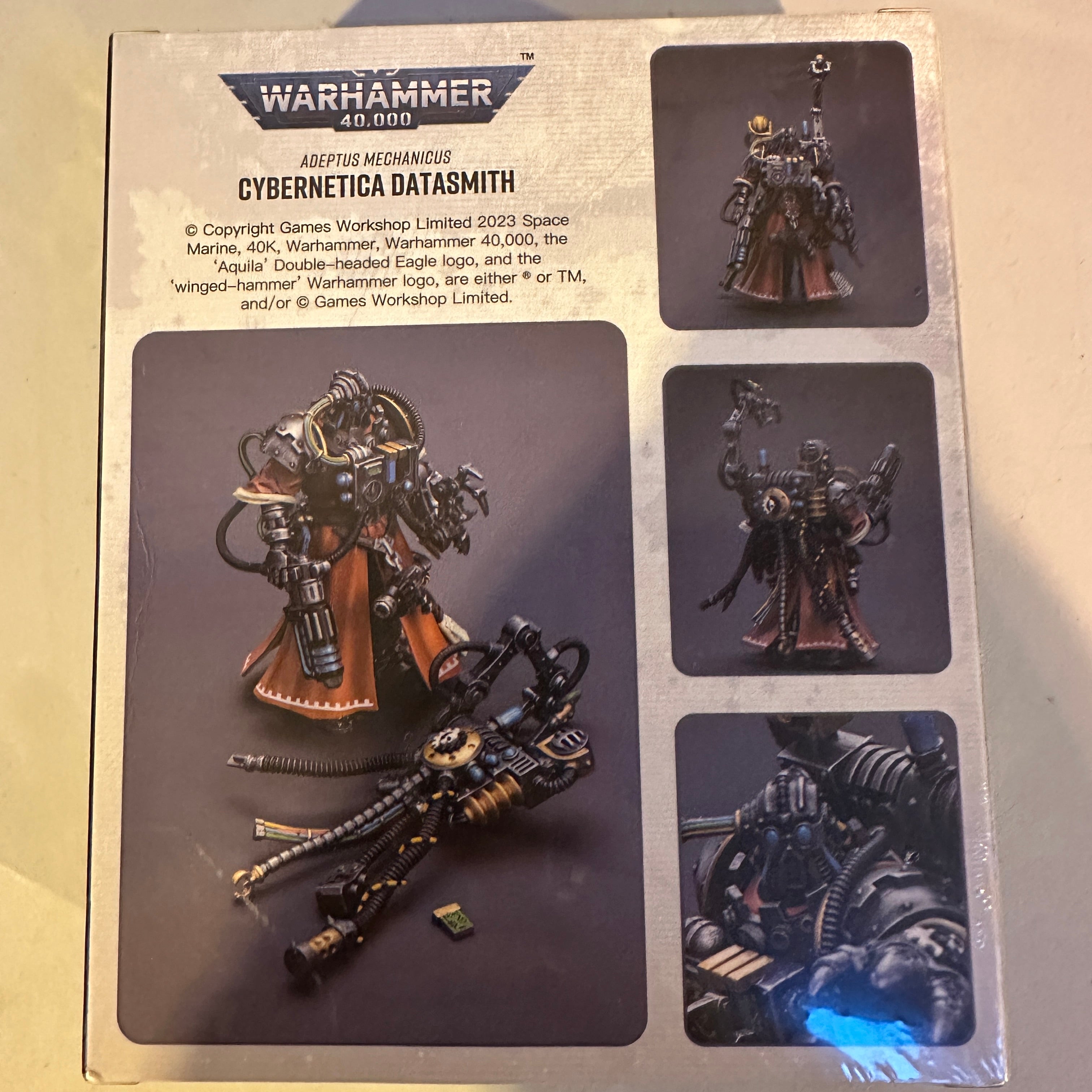 JOYTOY Warhammer 1/18Adeptus Mechanicus Cybernetica Datasmith