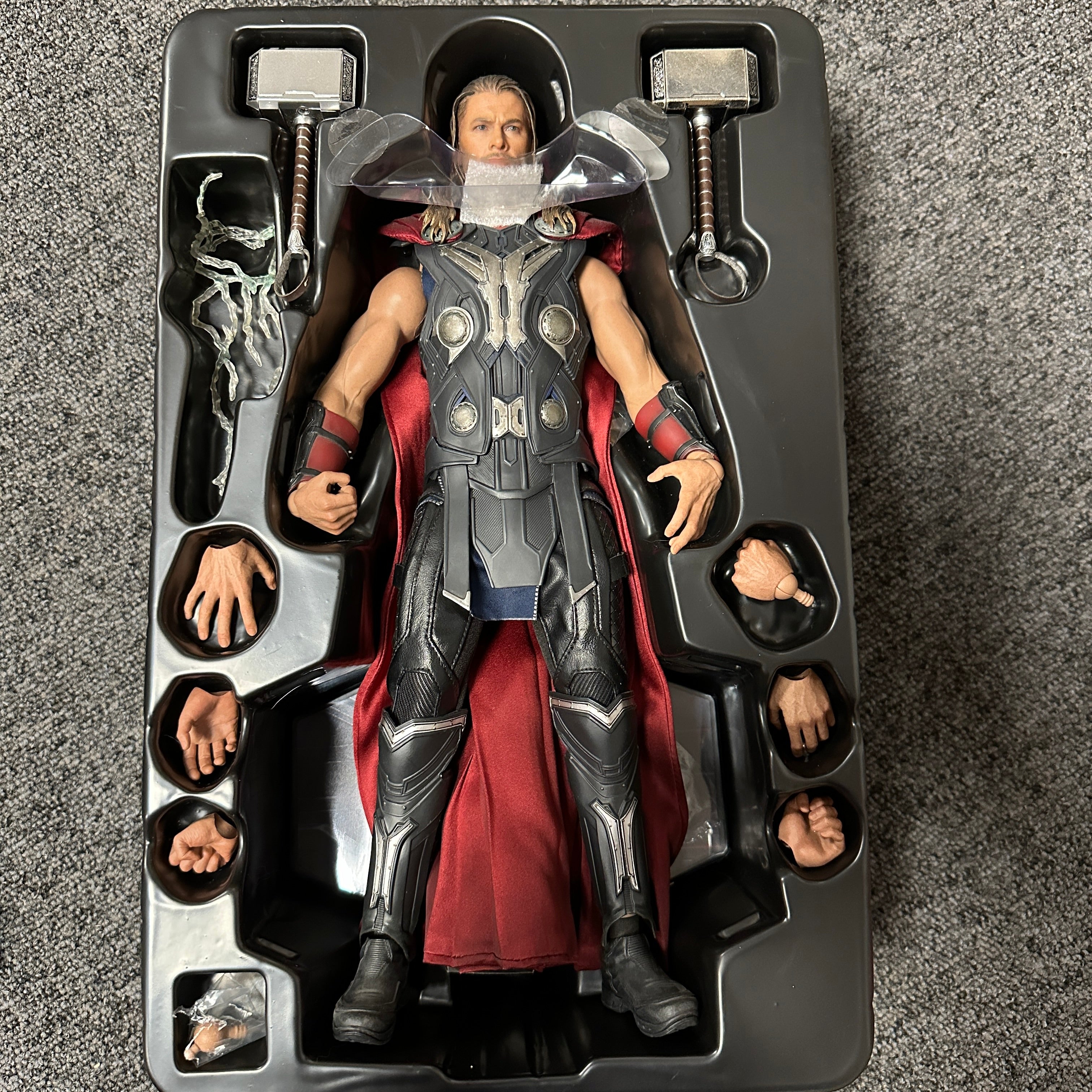 Hot Toys Avengers Age of Ultron Thor 1/6 Scale PRE OWNED