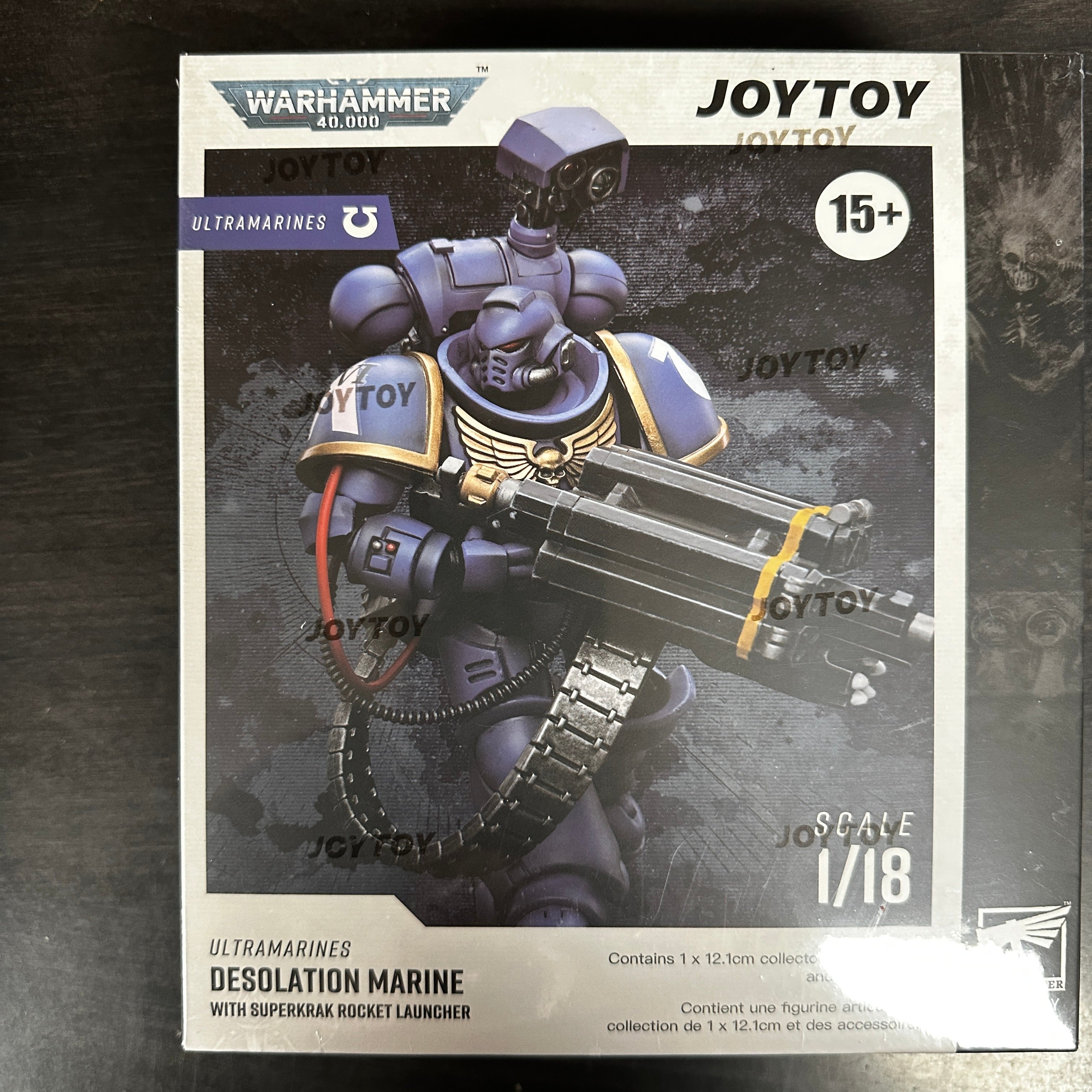JOYTOY Desolation Marine with Castellan Launcher Superkrak 1/18