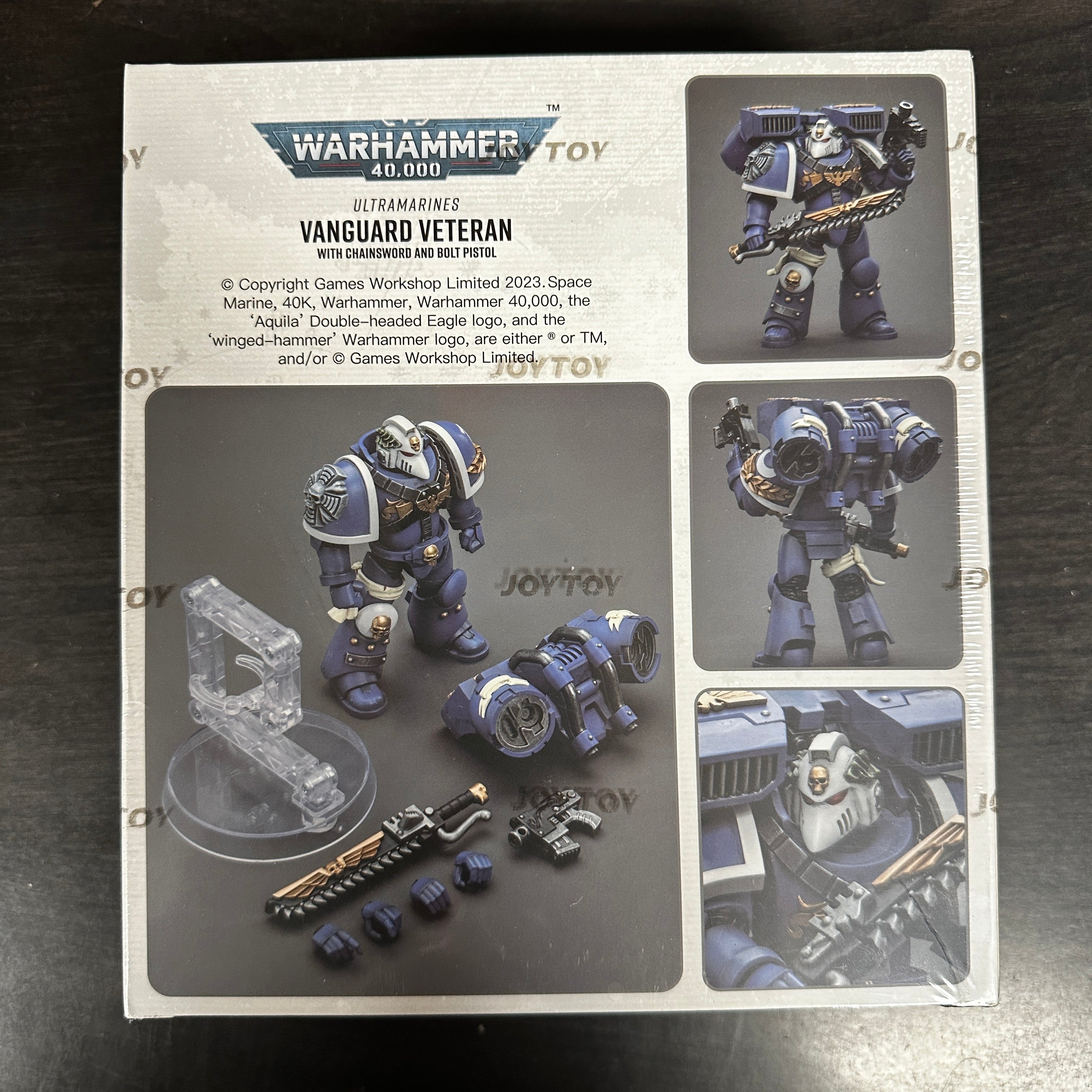 JOYTOY Vanguard Veteran Chainsword & Bolt Pistol 1/18