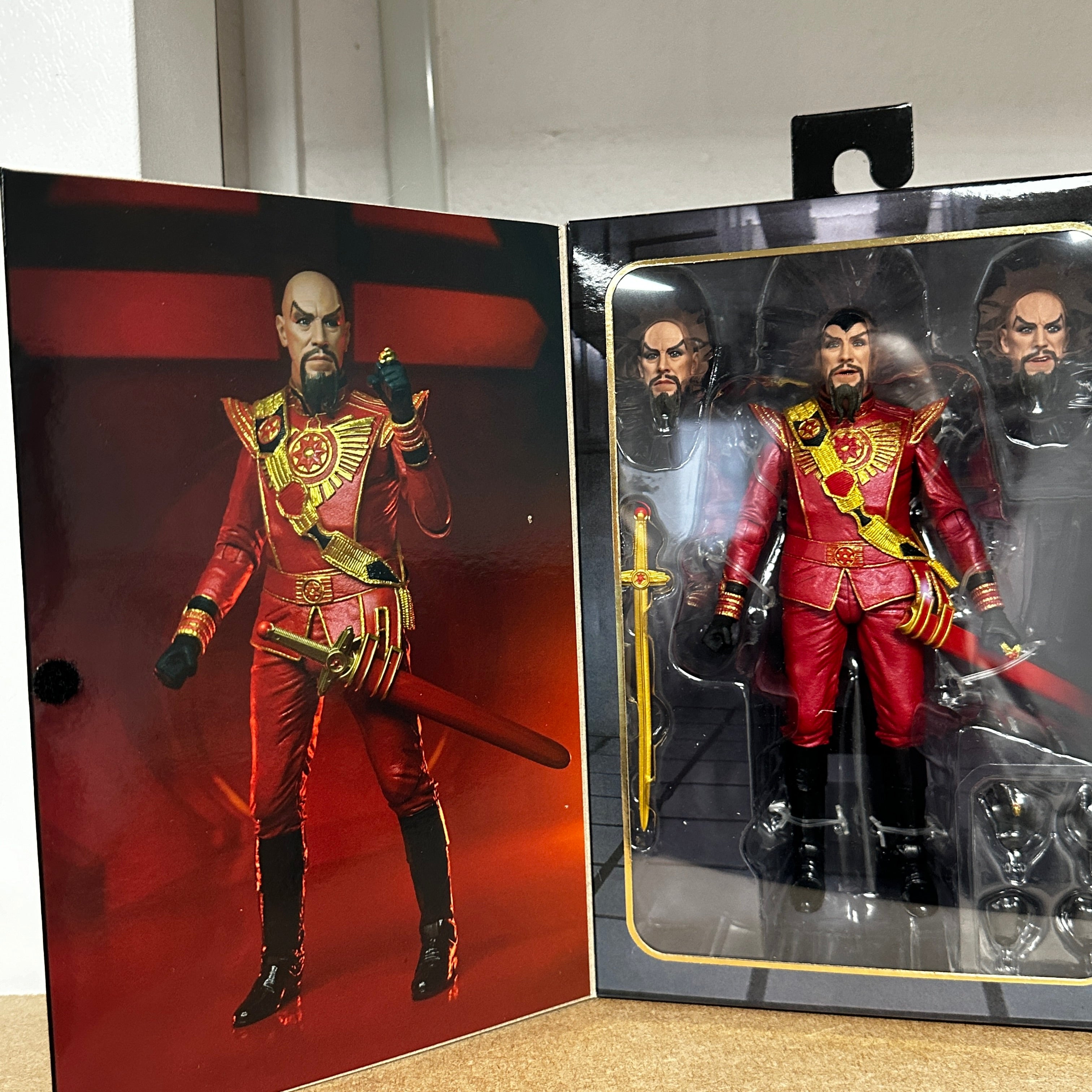 Neca Flash Gordon 1980 Movie Ming The Merciless (Military Suit)