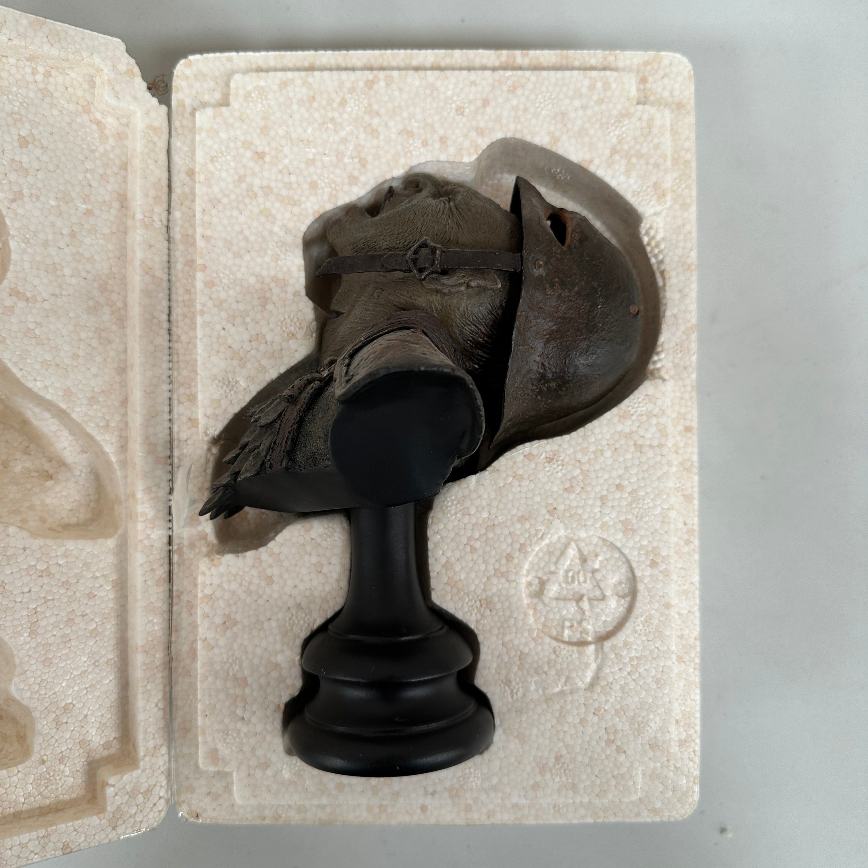 Sideshow Weta Lord of the Rings Cleaved Orc Polystone Bust PRE OWNED