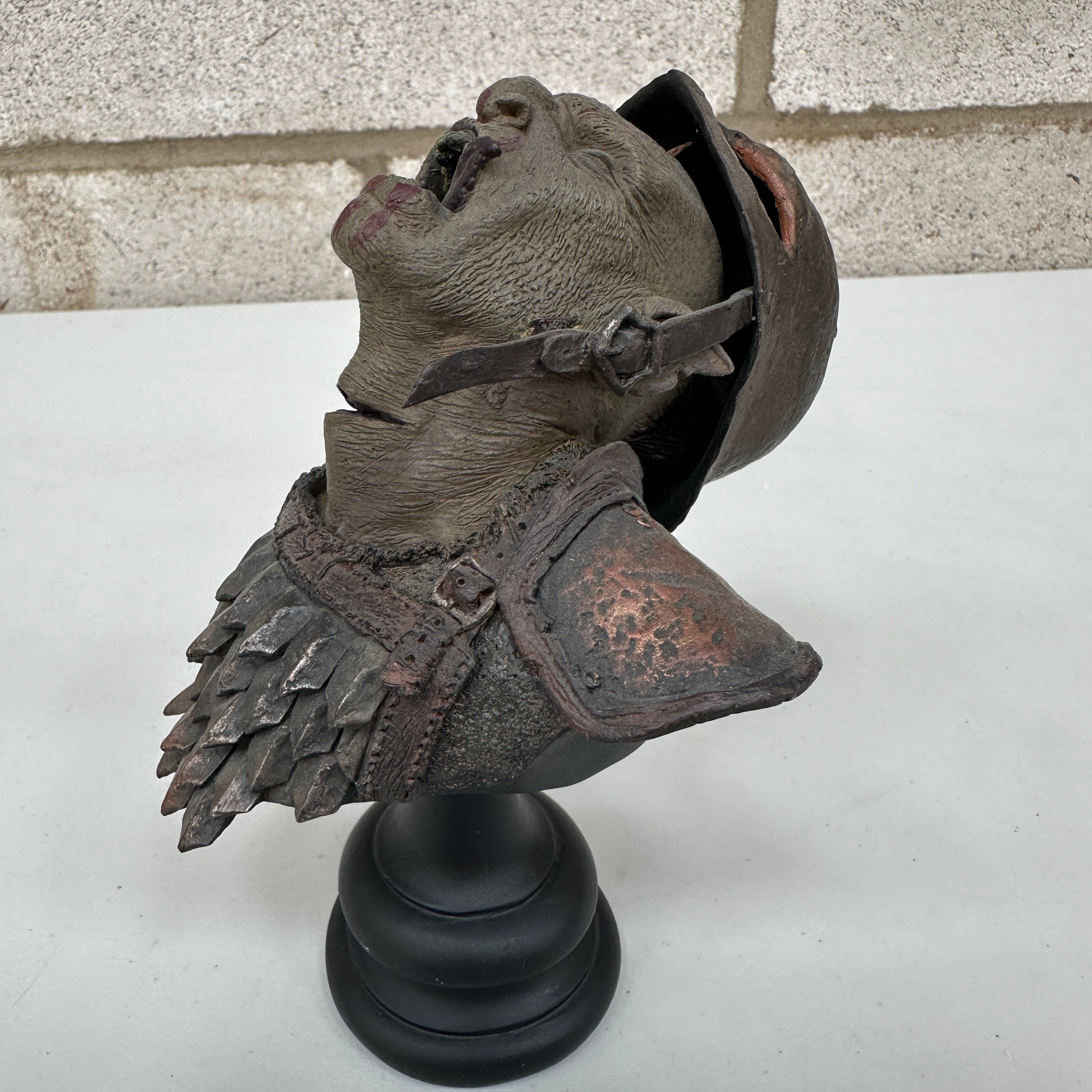 Sideshow Weta Lord of the Rings Cleaved Orc Polystone Bust PRE OWNED