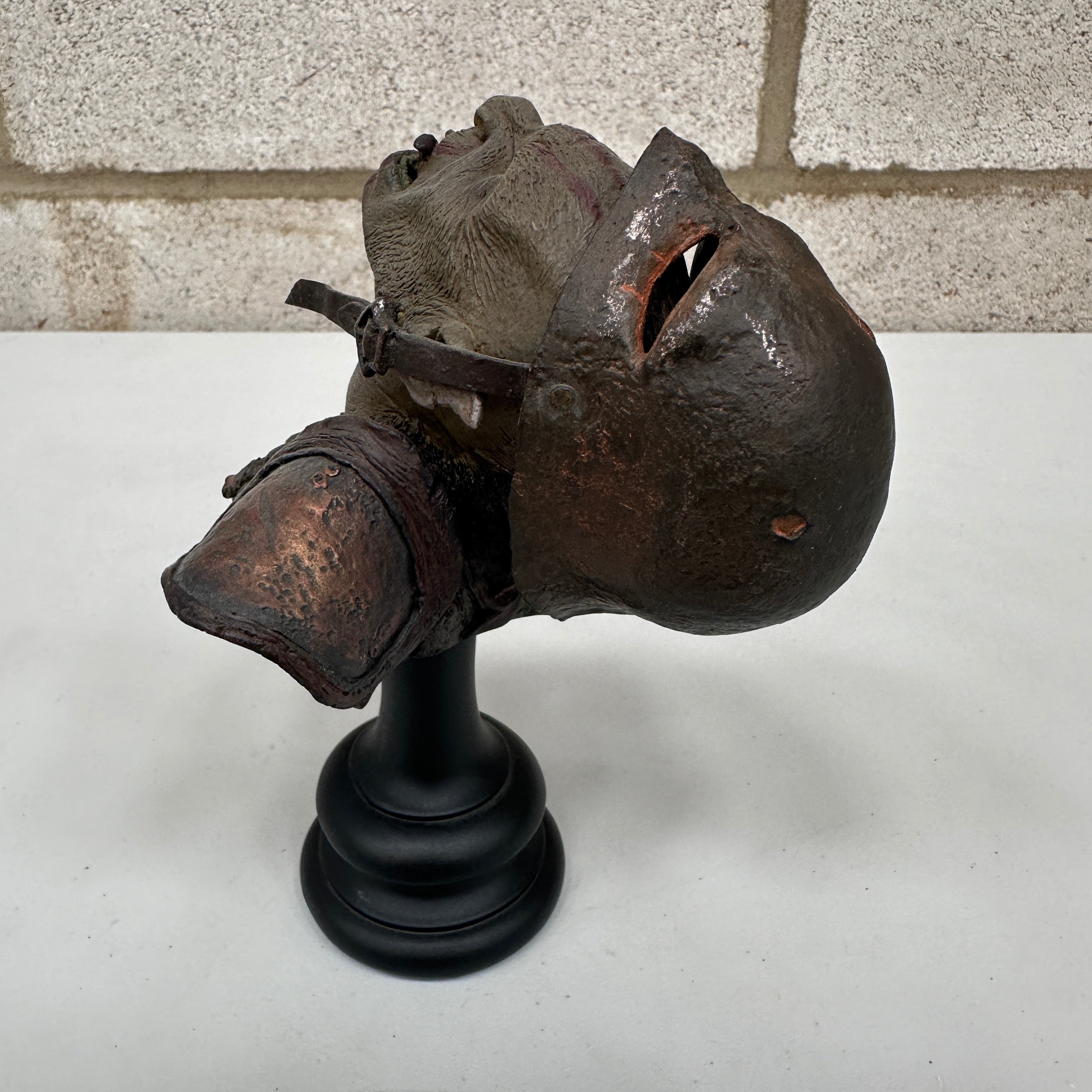 Sideshow Weta Lord of the Rings Cleaved Orc Polystone Bust PRE OWNED