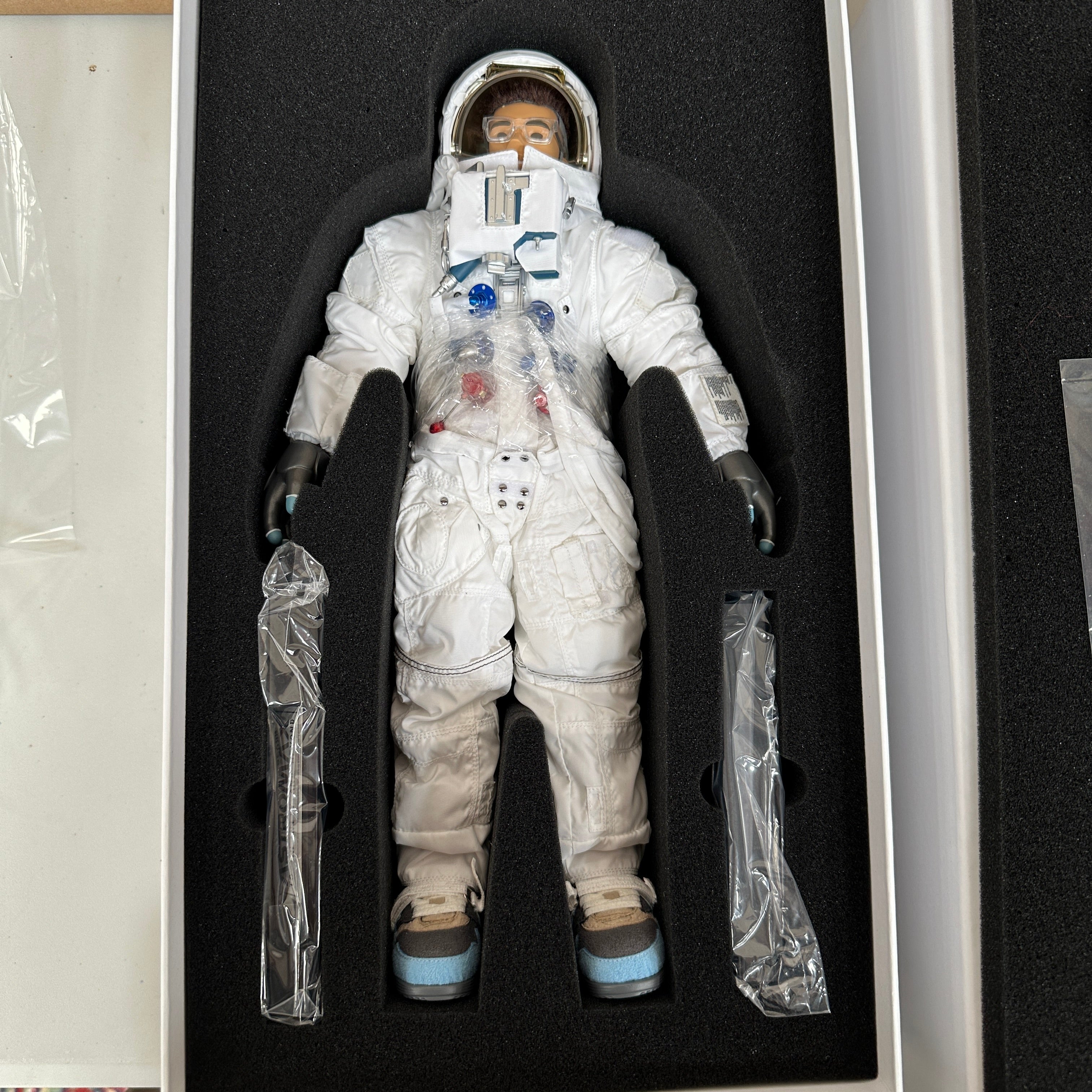 Blitzway x Coolrain 20th Anniversary Astromax White 1/6 Scale Collectible Figure