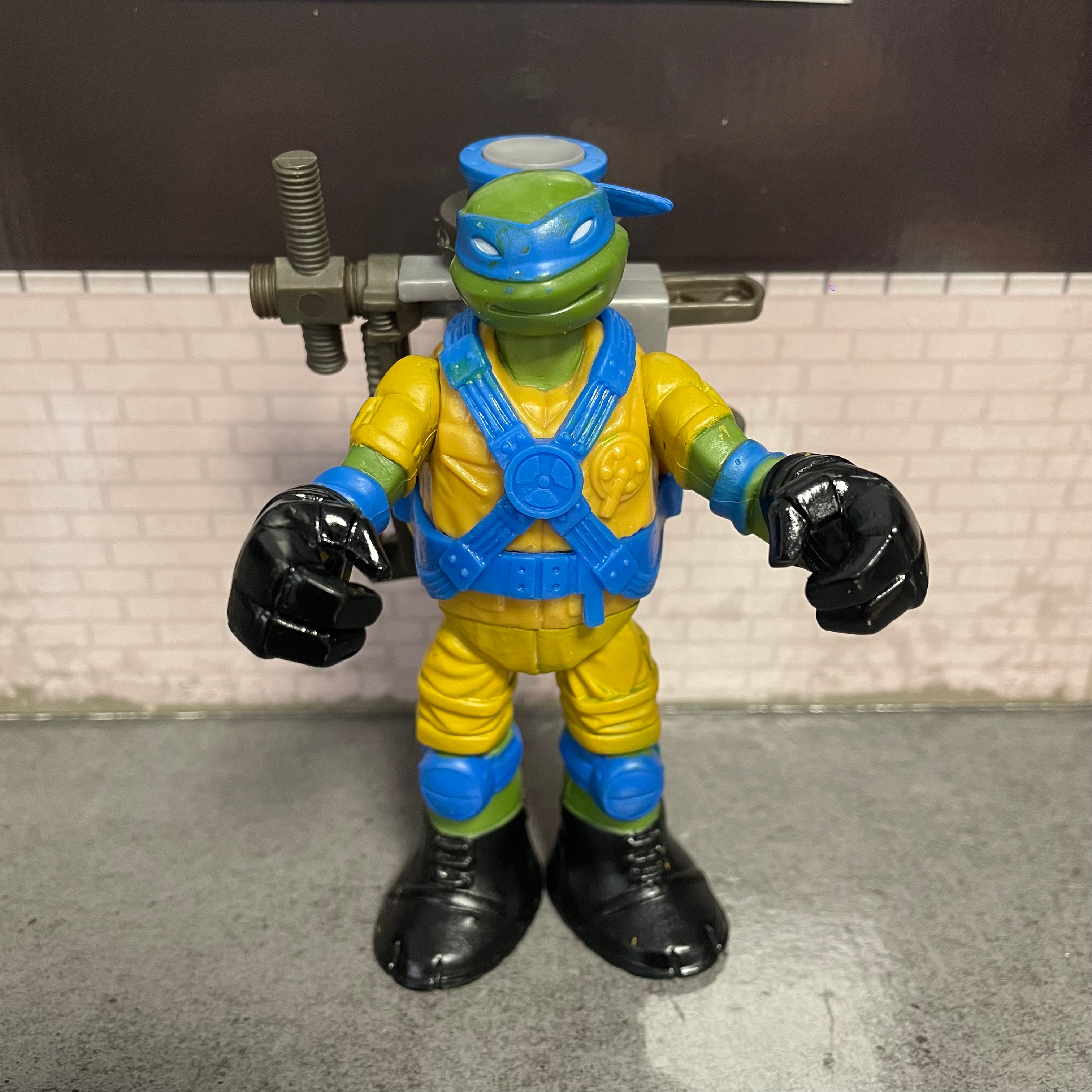 Nickelodeon Teenage Mutant Ninja Turtles /Ooze Launchin Leo / TMNT Pre Owned