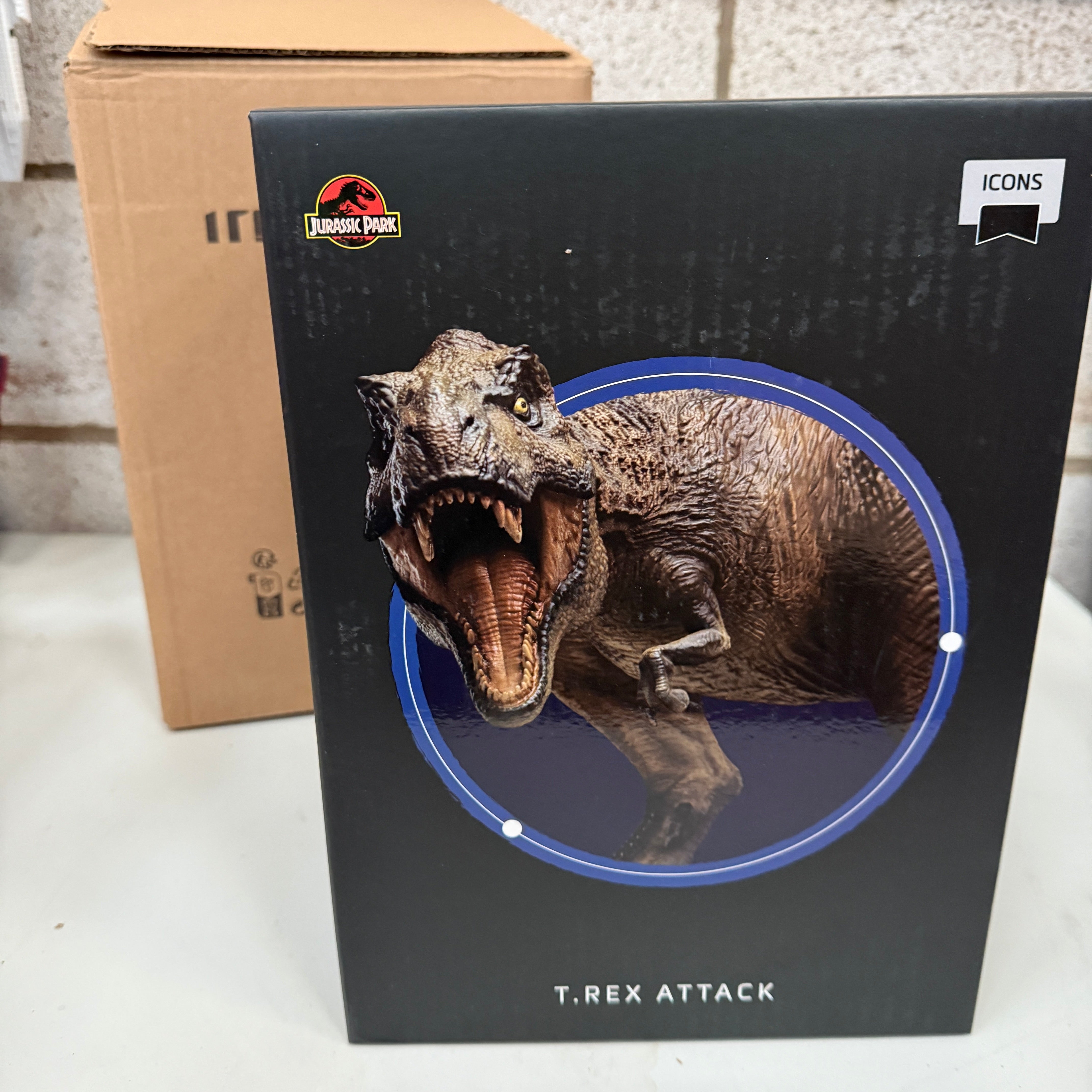 Iron Studios Jurassic Park T-Rex Attack Icons Scale Statue