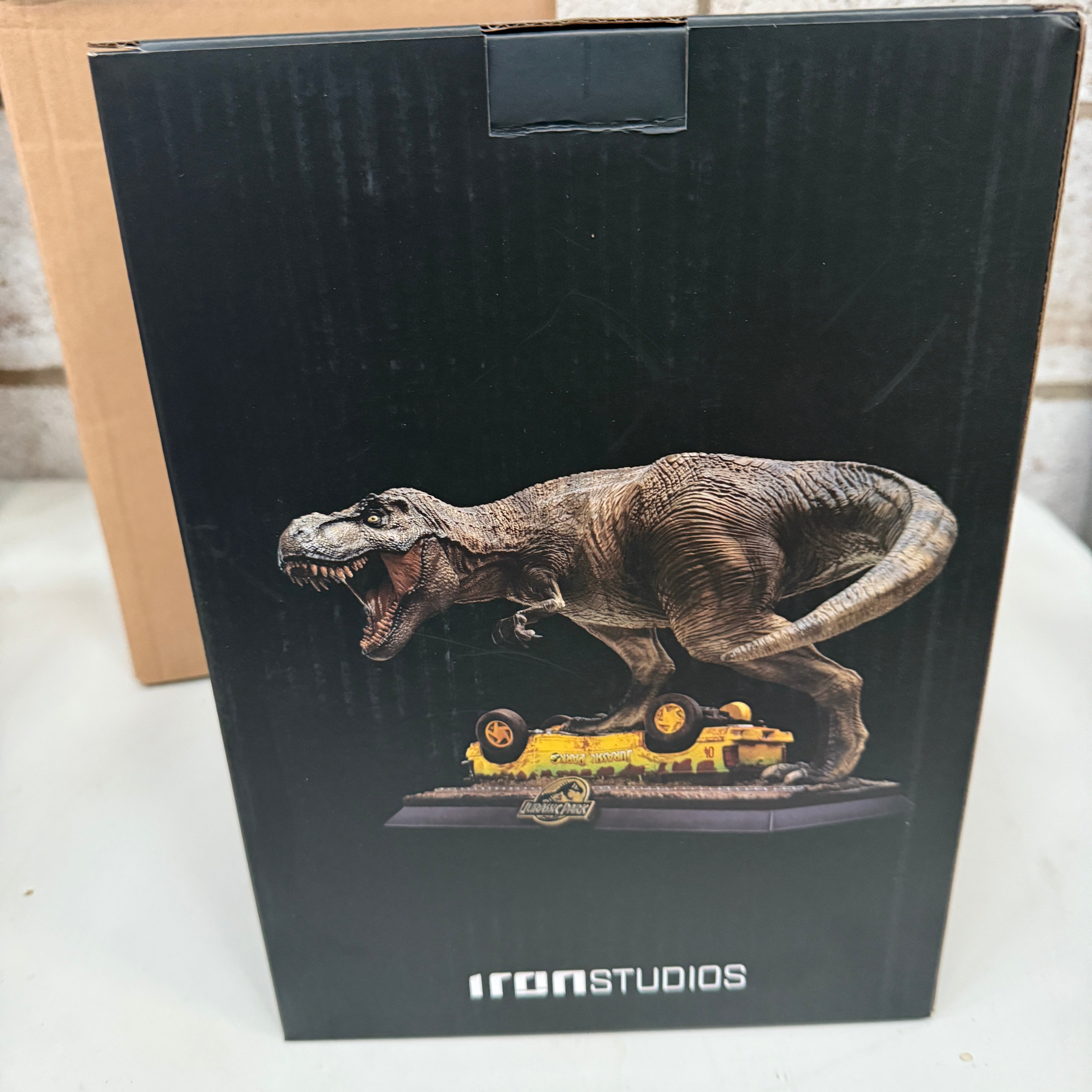 Iron Studios Jurassic Park T-Rex Attack Icons Scale Statue