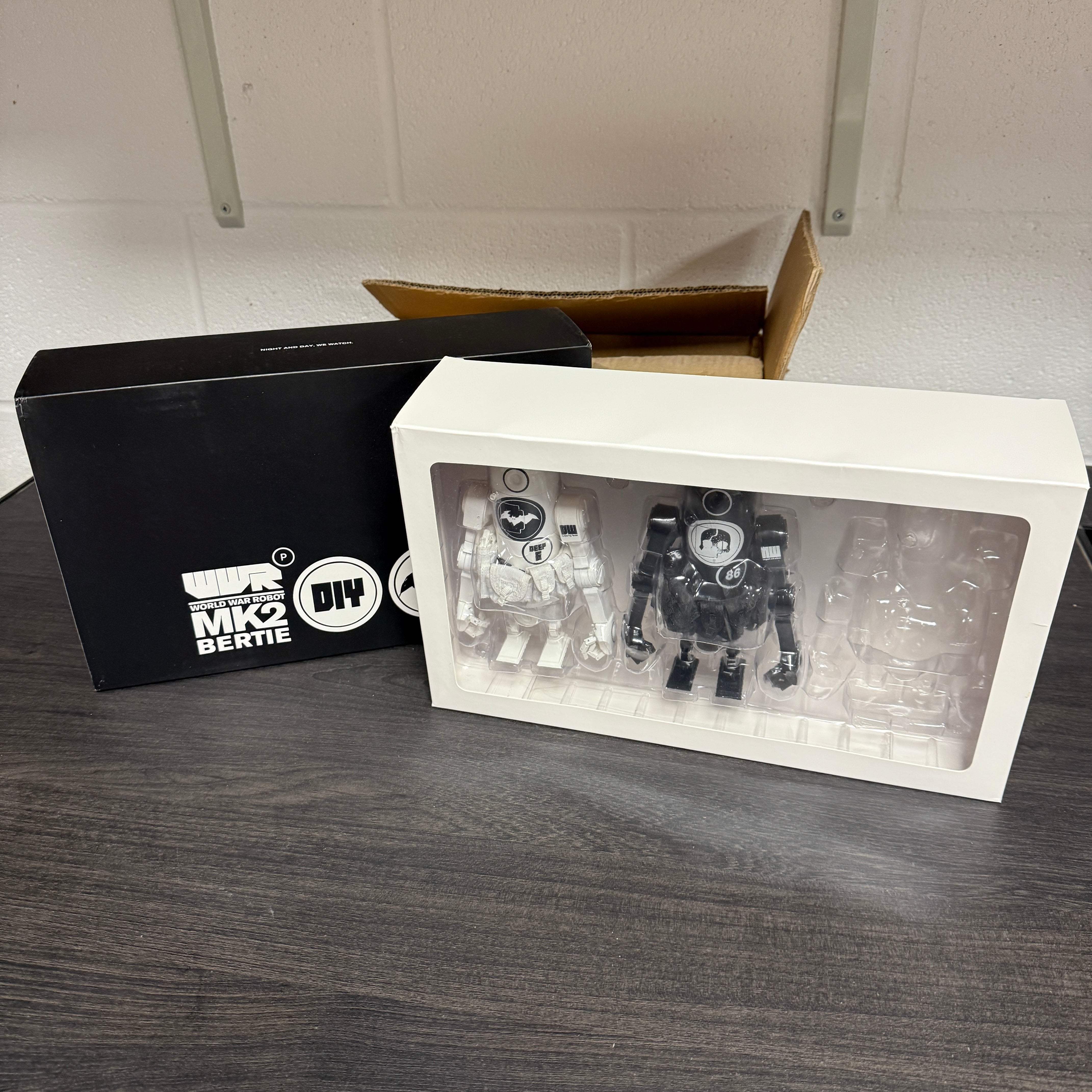 Ashley Wood 3A Toys World War Robot Portable WWRp Daywatch and Nightwatch Berties 1/12 Scale