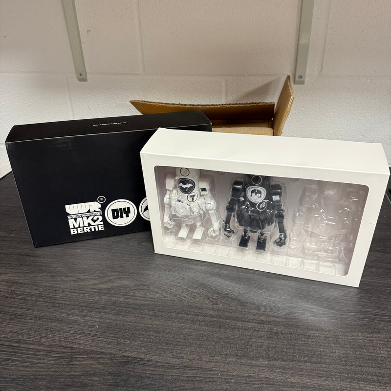 Ashley Wood 3A Toys World War Robot Portable WWRp Daywatch and Nightwatch Berties 1/12 Scale