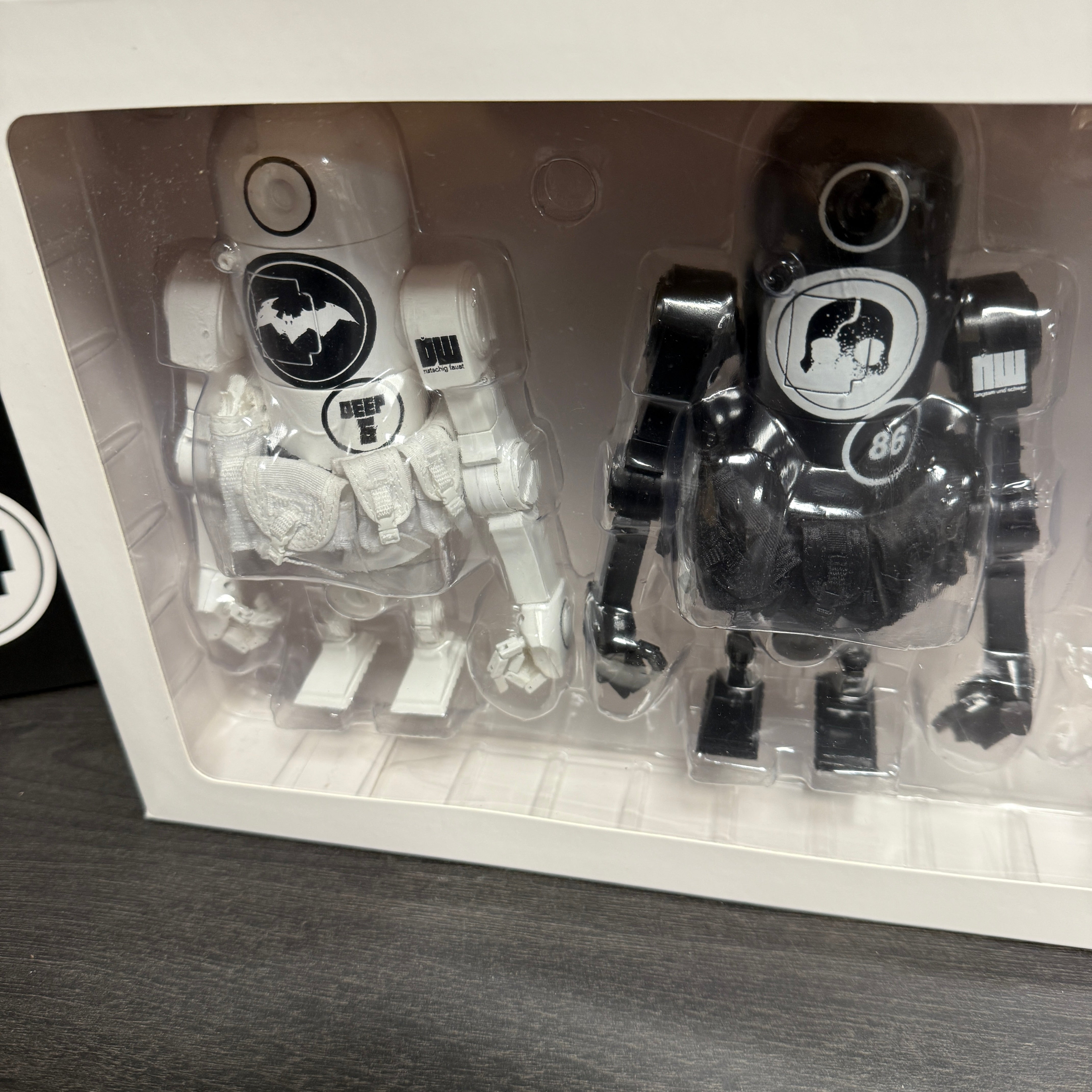 Ashley Wood 3A Toys World War Robot Portable WWRp Daywatch and Nightwatch Berties 1/12 Scale