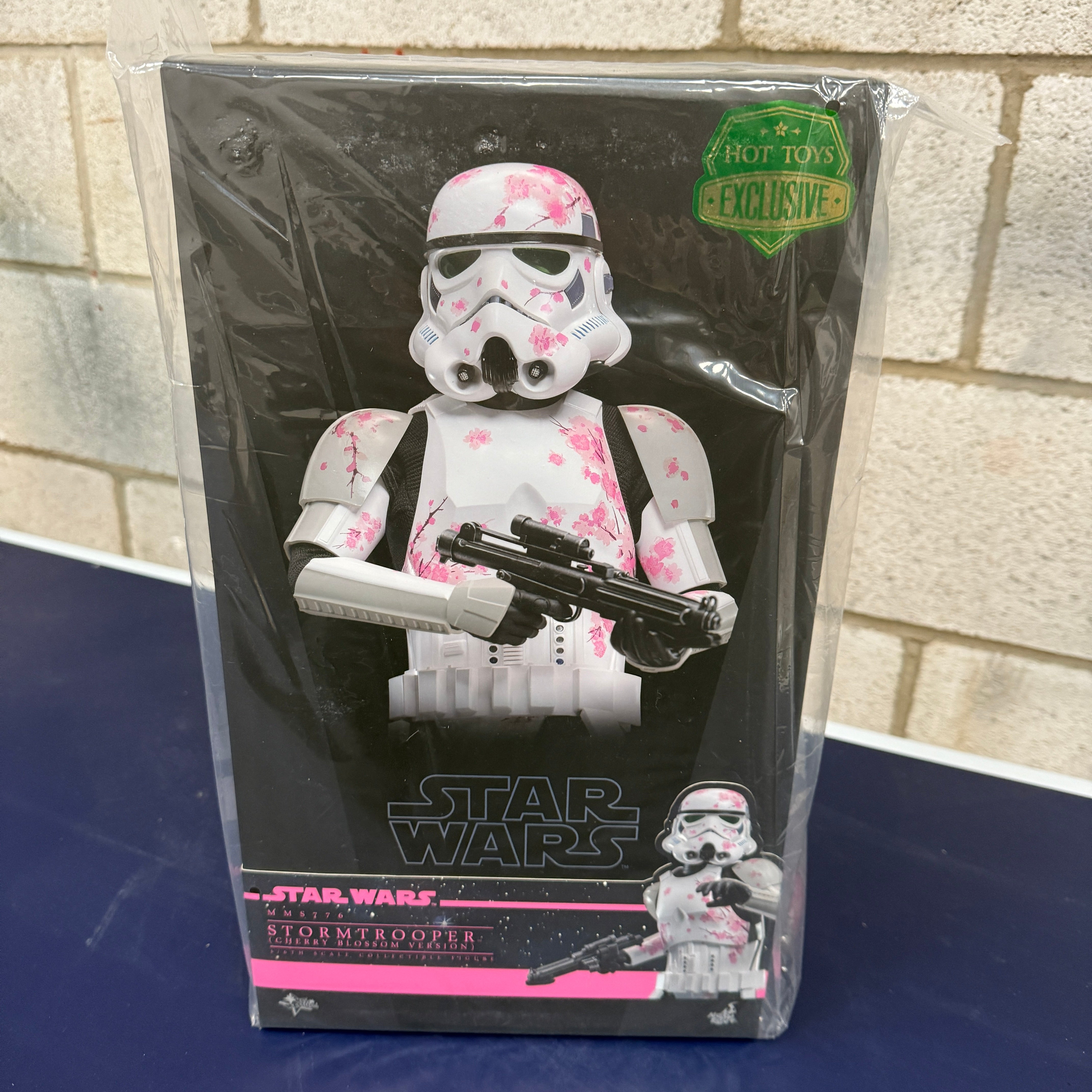 Hot Toys Exclusive Star Wars Cherry Blossum Stormtrooper 1/6 Scale Collectible Figure IMPORT STOCK