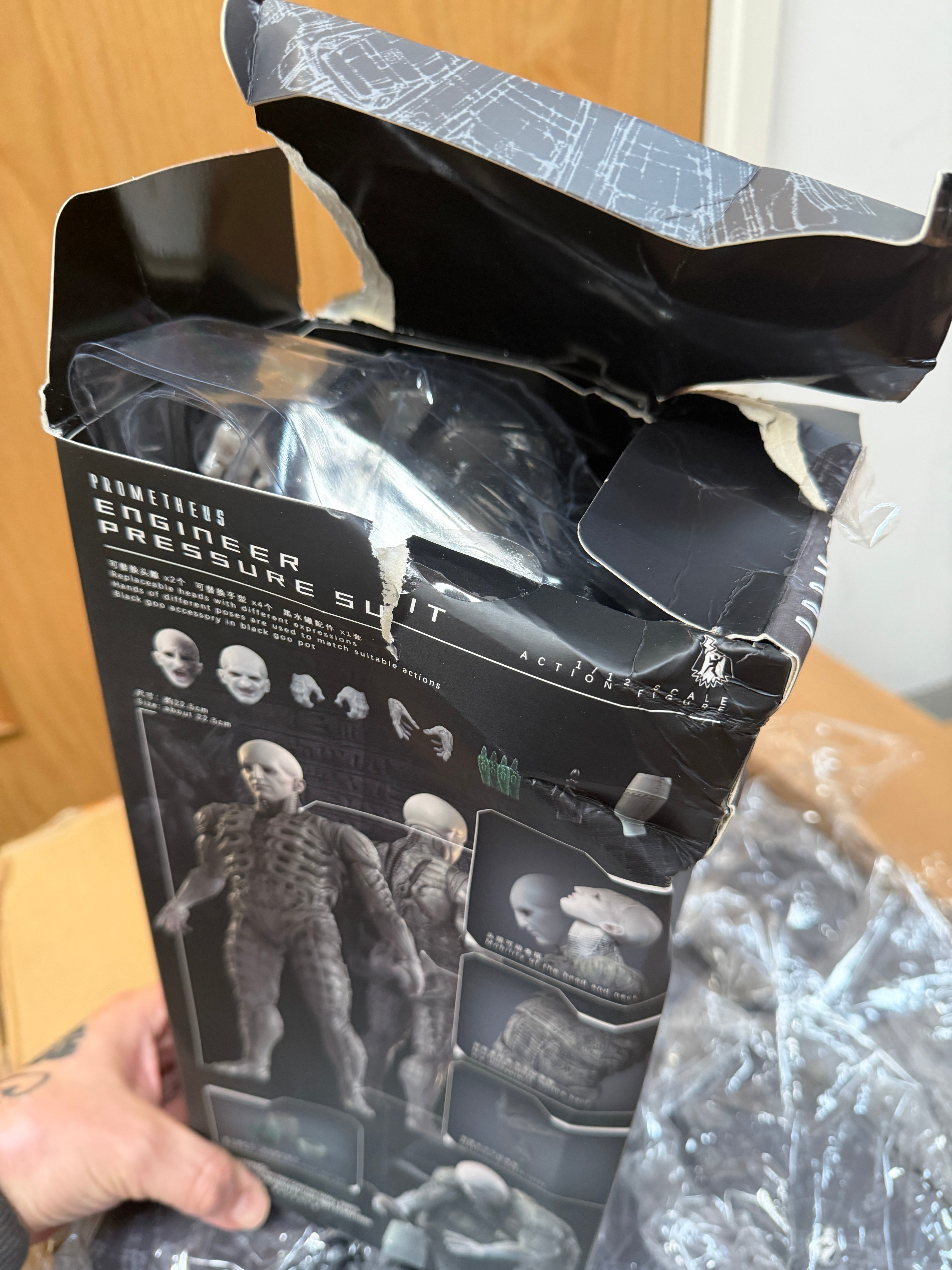 52Toys Prometheus The Engineer 1/12 Scale Action Figure BADLY DAMAGED BOX