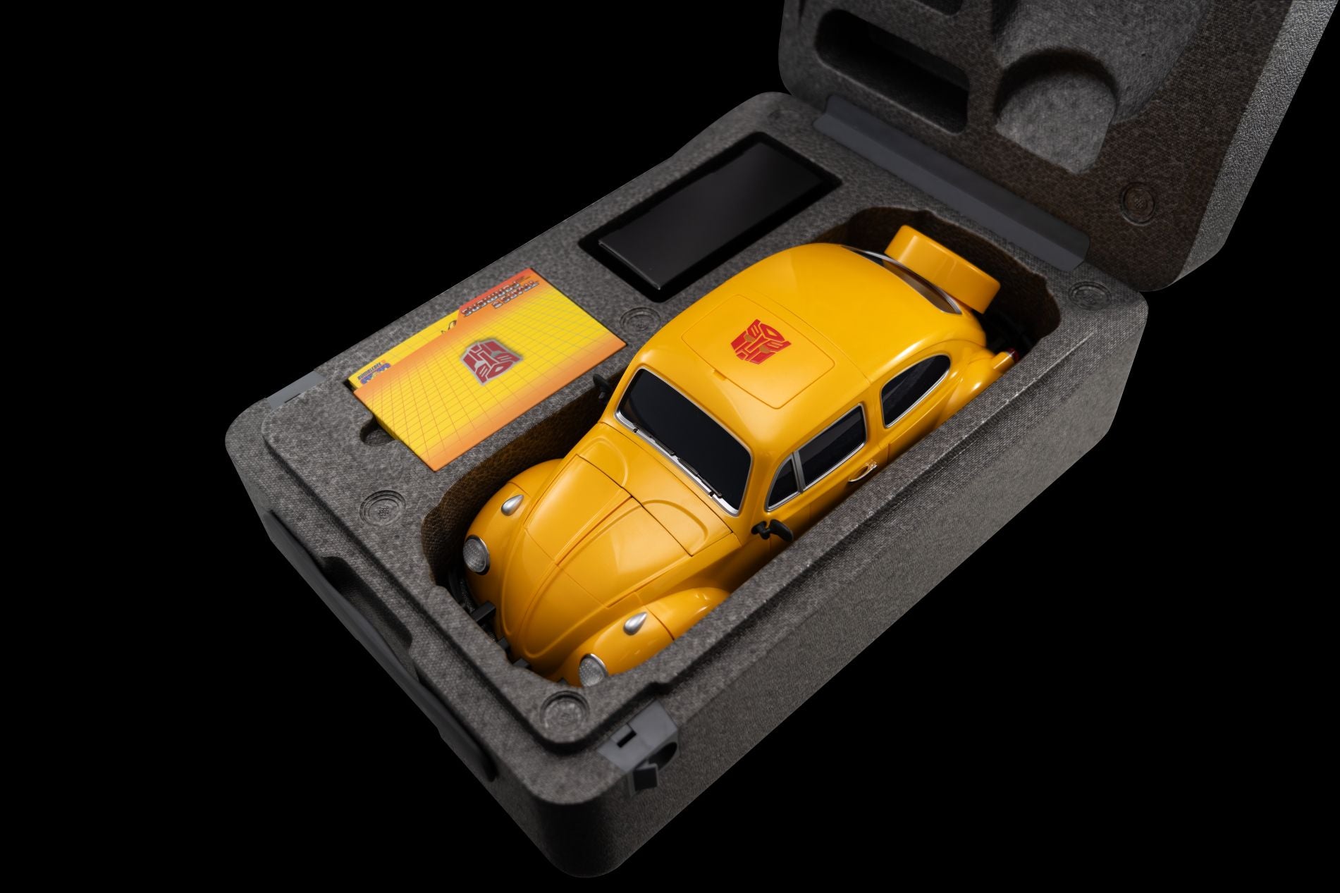 Transformers Robosen Flagship G1 Transforming Bumblebee