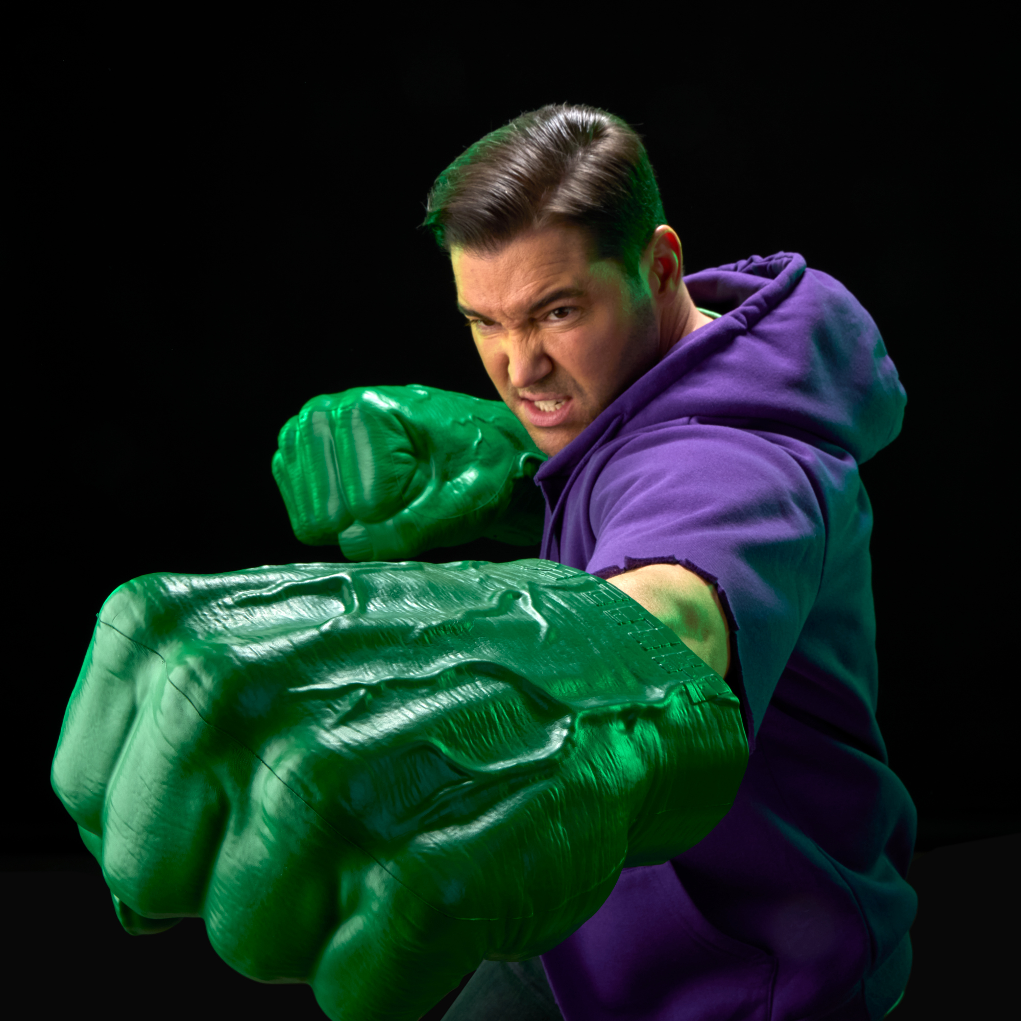 PRE-ORDER Marvel Legends Premium Electronic Role Play The Incredible Hulk Fists