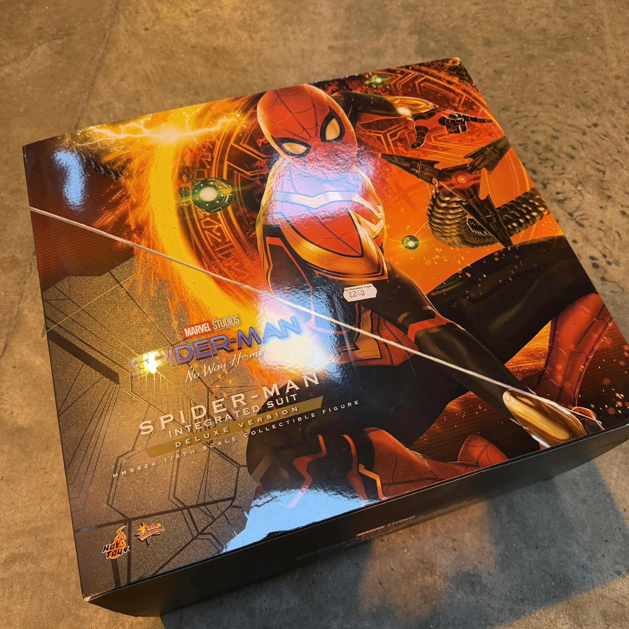 Hot Toys Spider-man No Way Home Intergrated Suit Deluxe Version 1/6 Scale Figure PRE OWNED