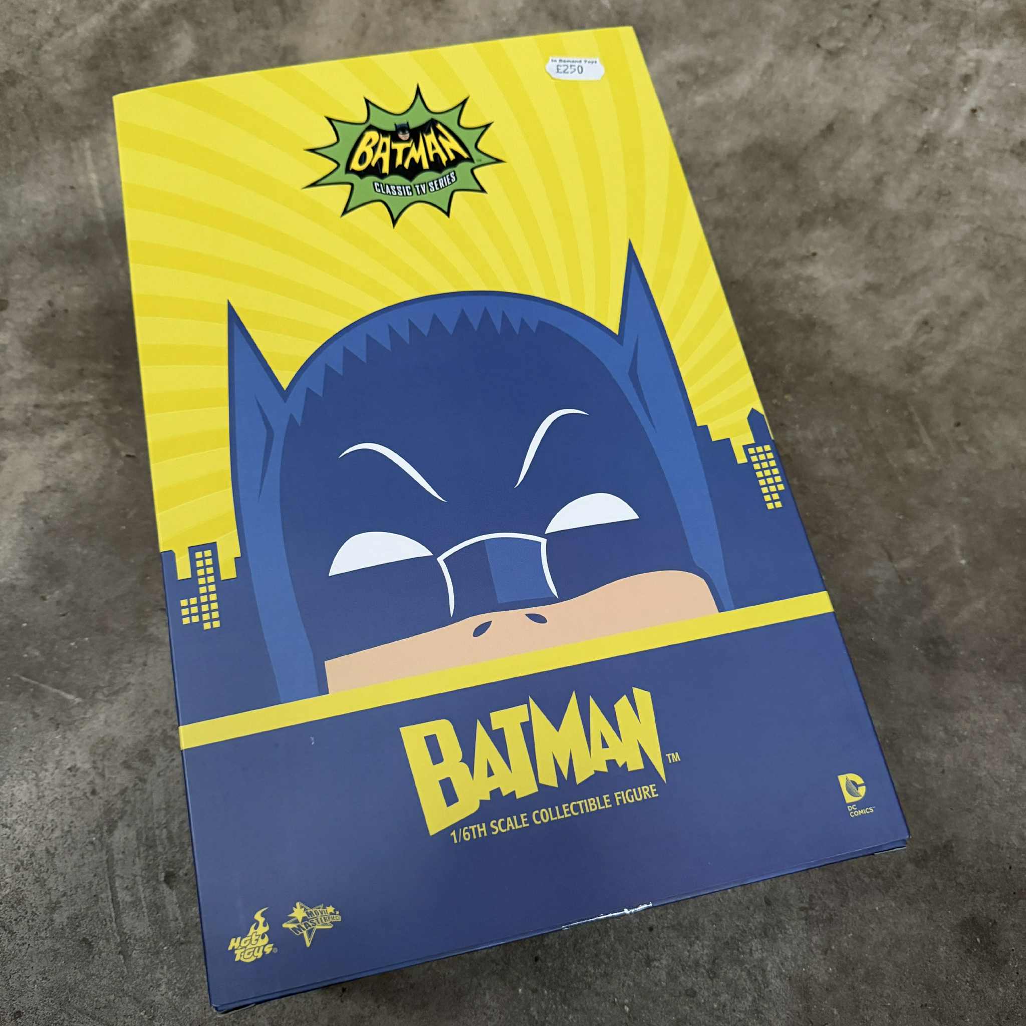 Hot Toys 1966 Batman 1/6 Scale Figure PRE OWNED