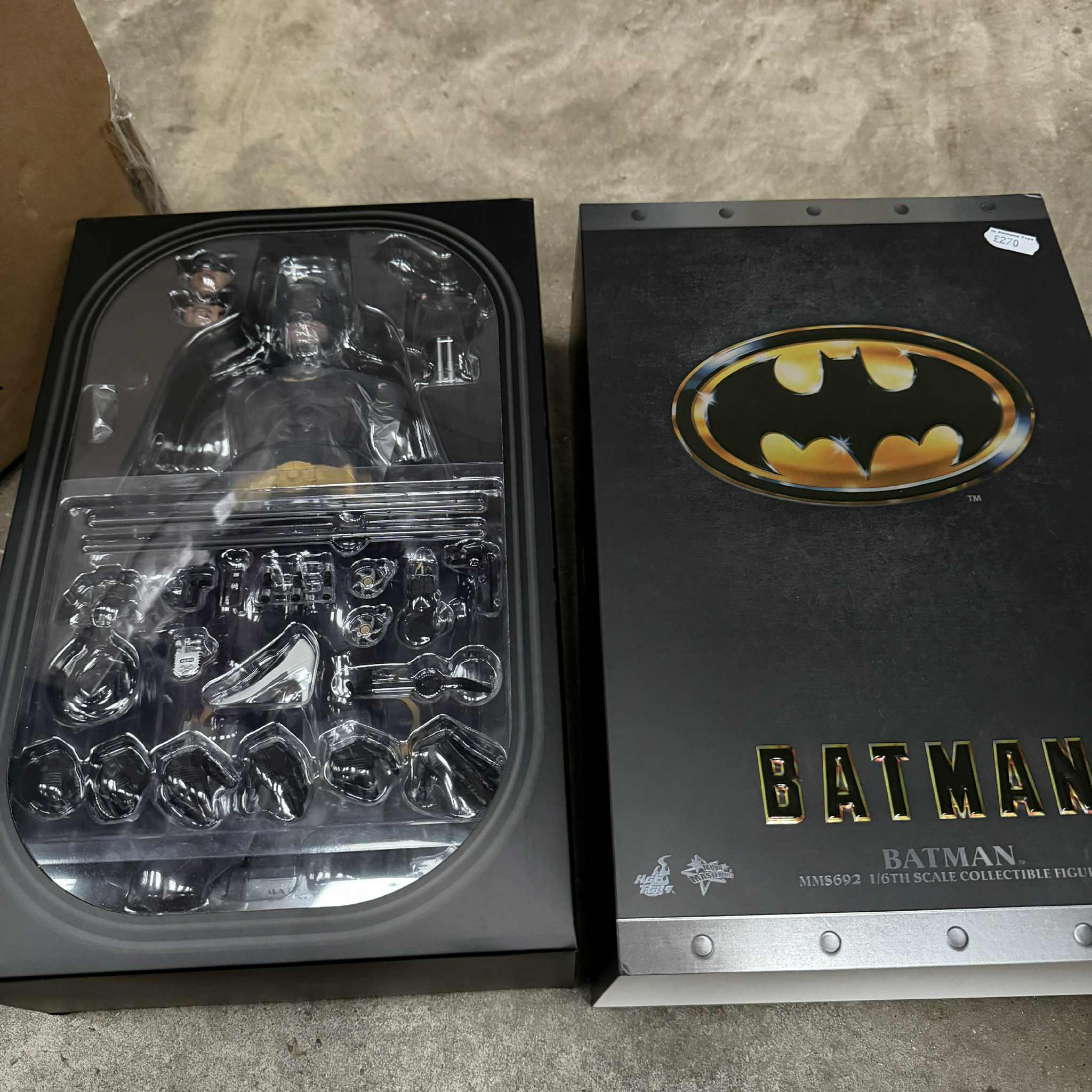 Hot Toys 1989 Batman MMS692 1/6 Scale Figure PRE OWNED