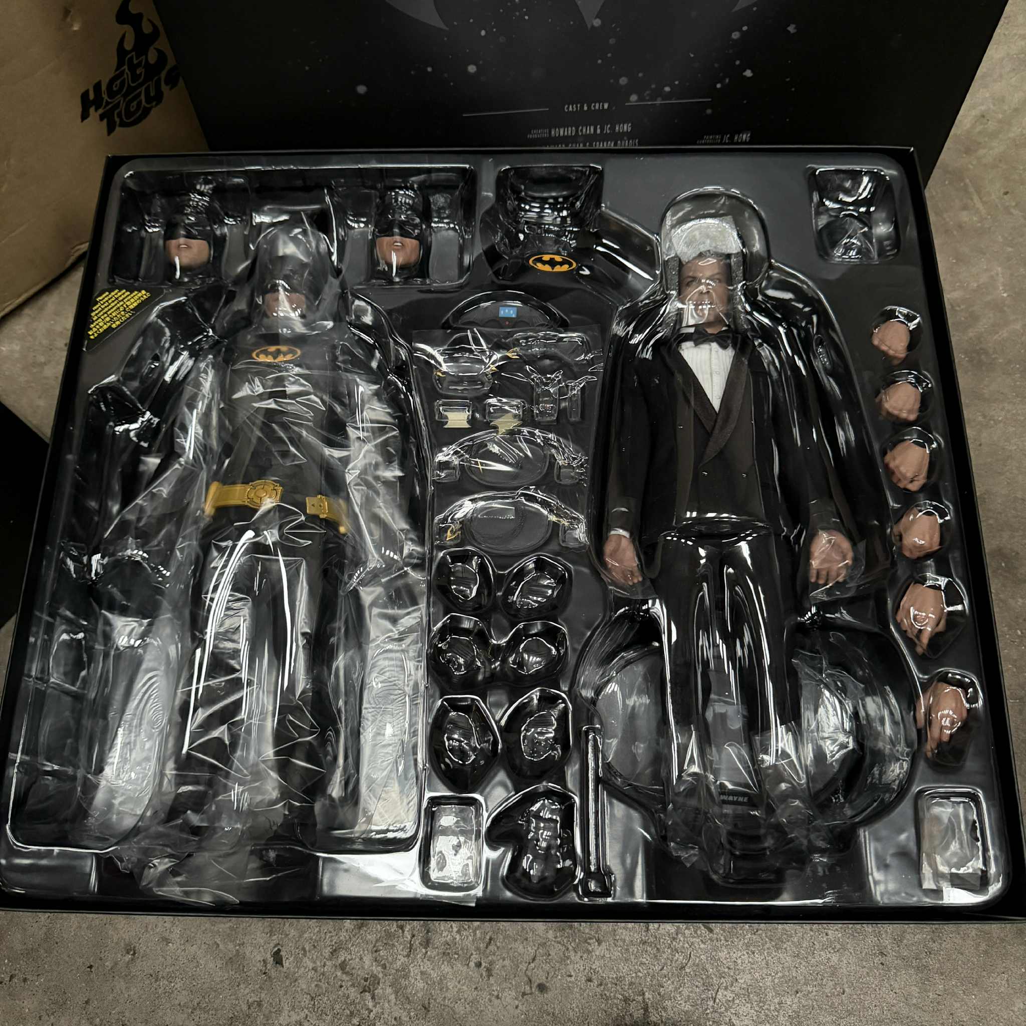 Hot Toys 1989 Batman and Bruce Wayne 2-Pack 1/6 Scale Figure PRE OWNED