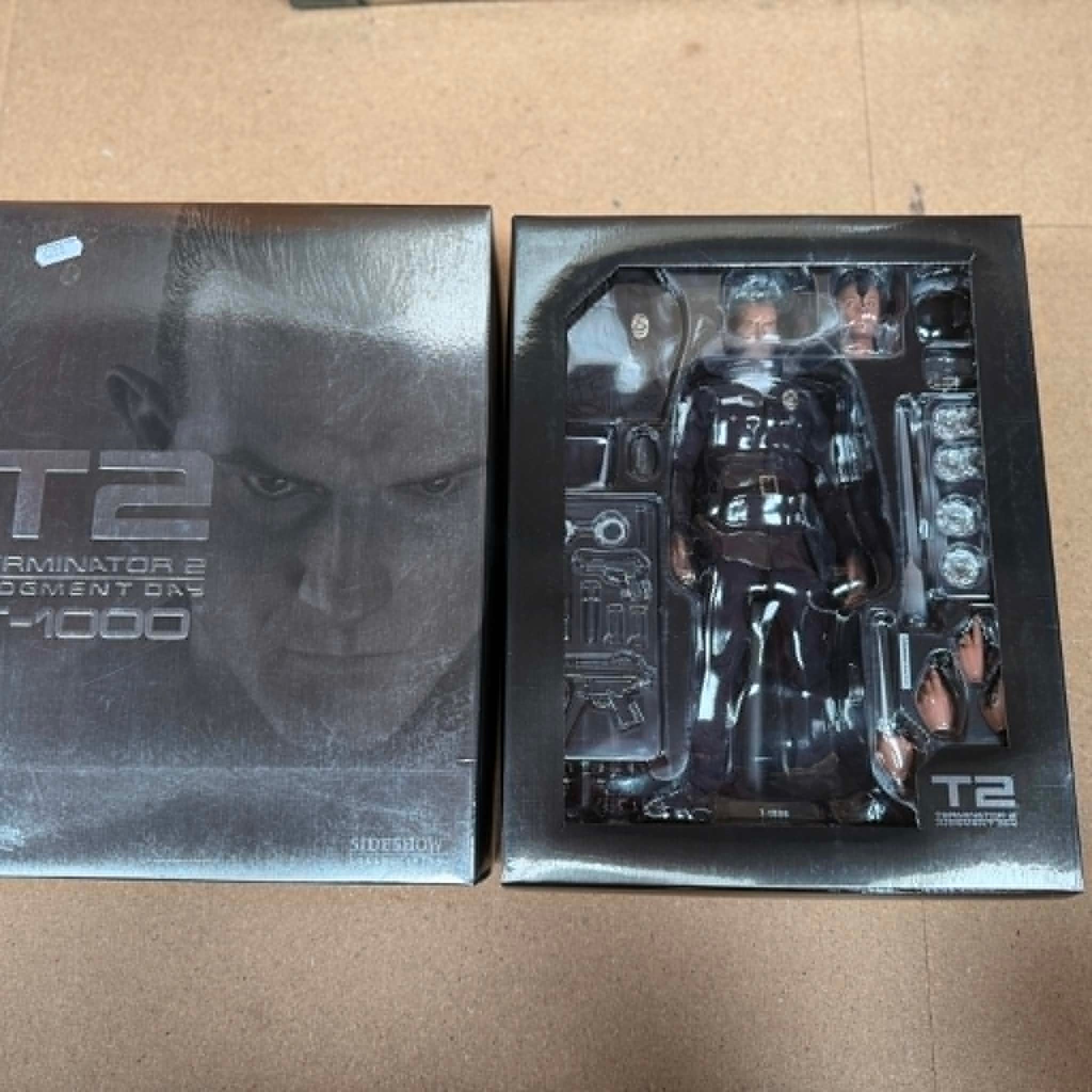 Hot Toys MMS129 Terminator 2 Judgement Day T-1000 1/6 Scale Figure PRE OWNED