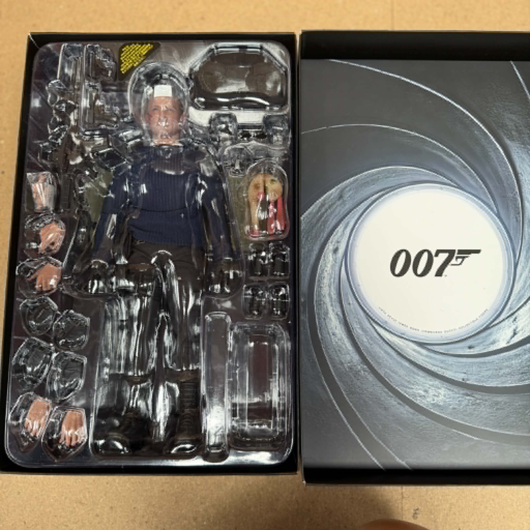 Hot Toys No Time To Die James Bond Commando Version 1/6 Scale Figure PRE OWNED