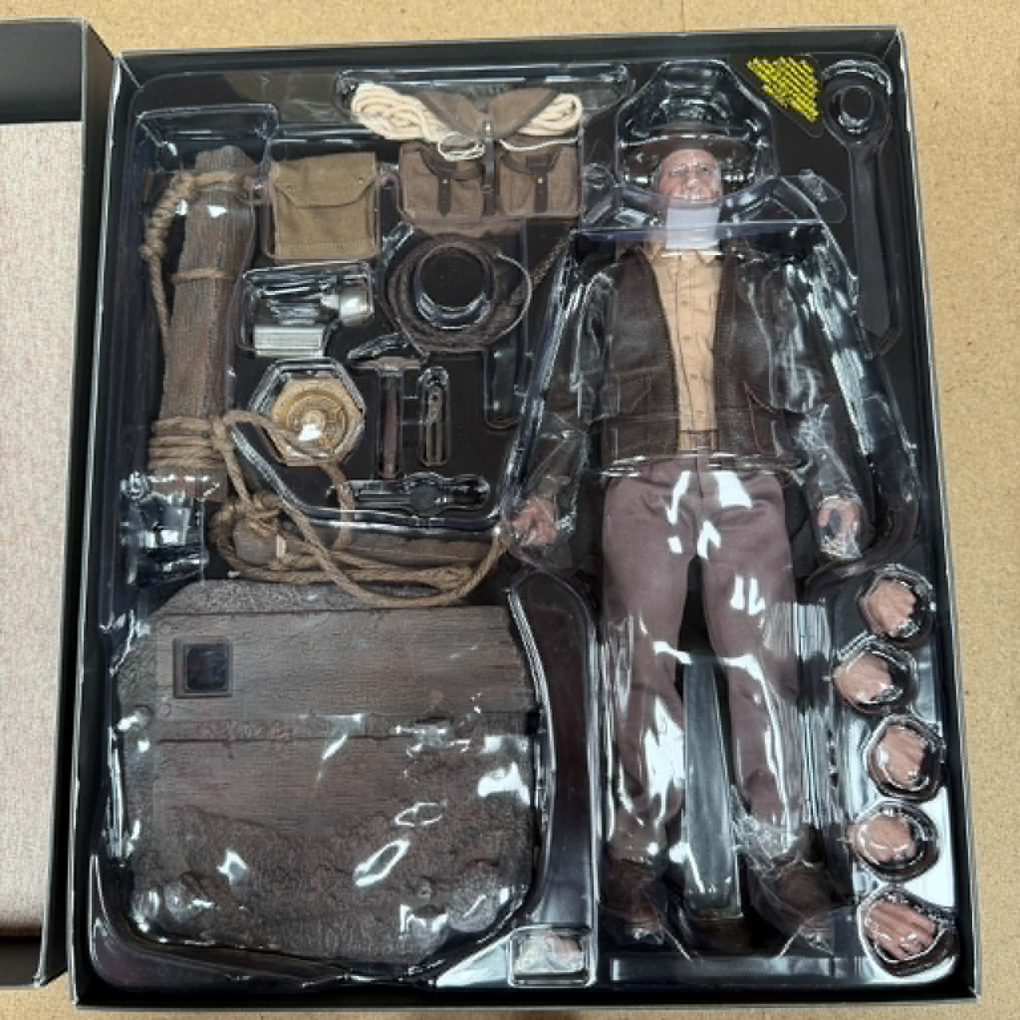 Hot Toys MMS717 Indiana Jones and the Dial of Destiny Deluxe Version 1/6 Scale Figure PRE OWNED