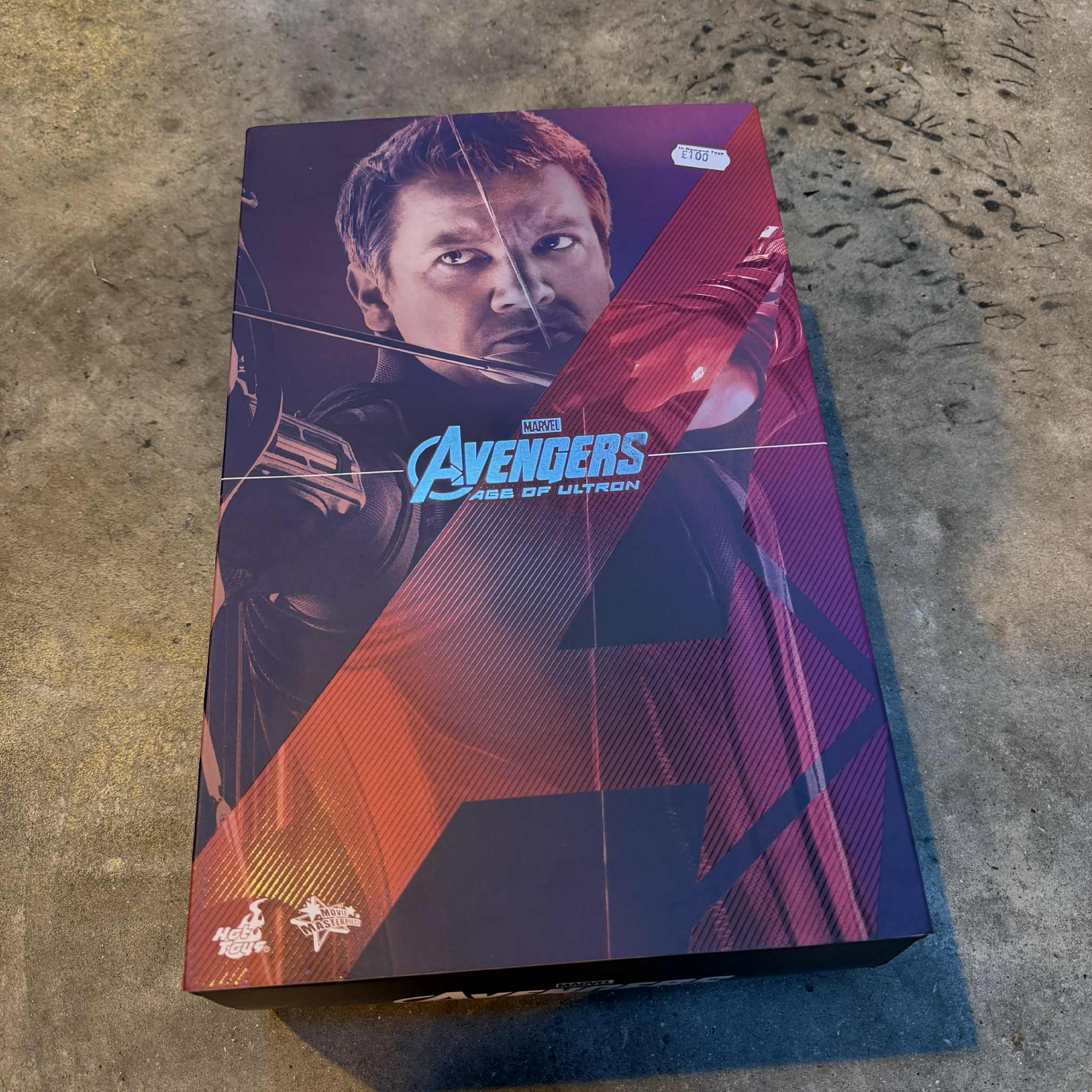 Hot Toys Avengers Age of Ultron Hawkeye 1/6 Scale Figure PRE OWNED