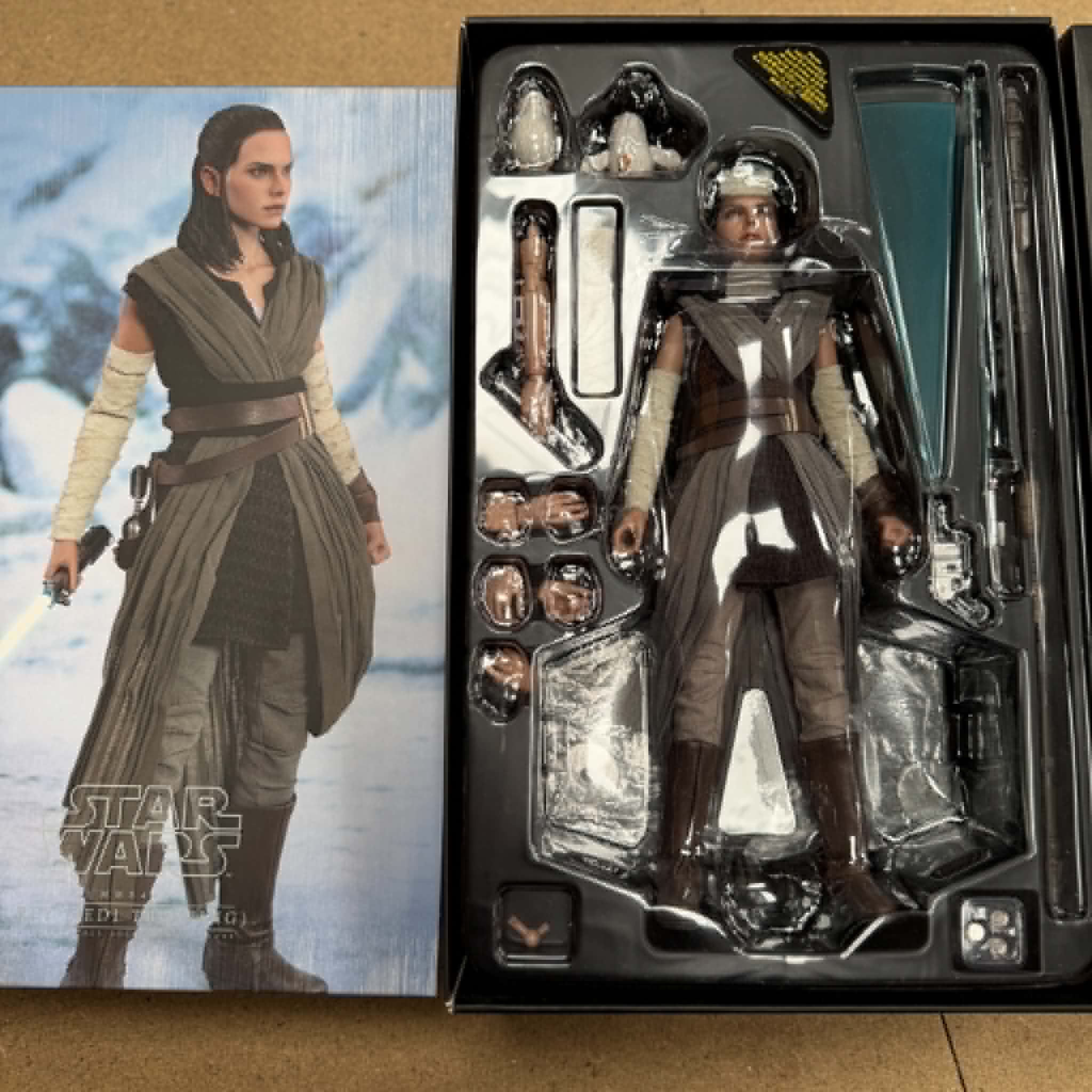 Hot Toys Star Wars Rey Jedi Training 1/6 Scale Figure PRE OWNED