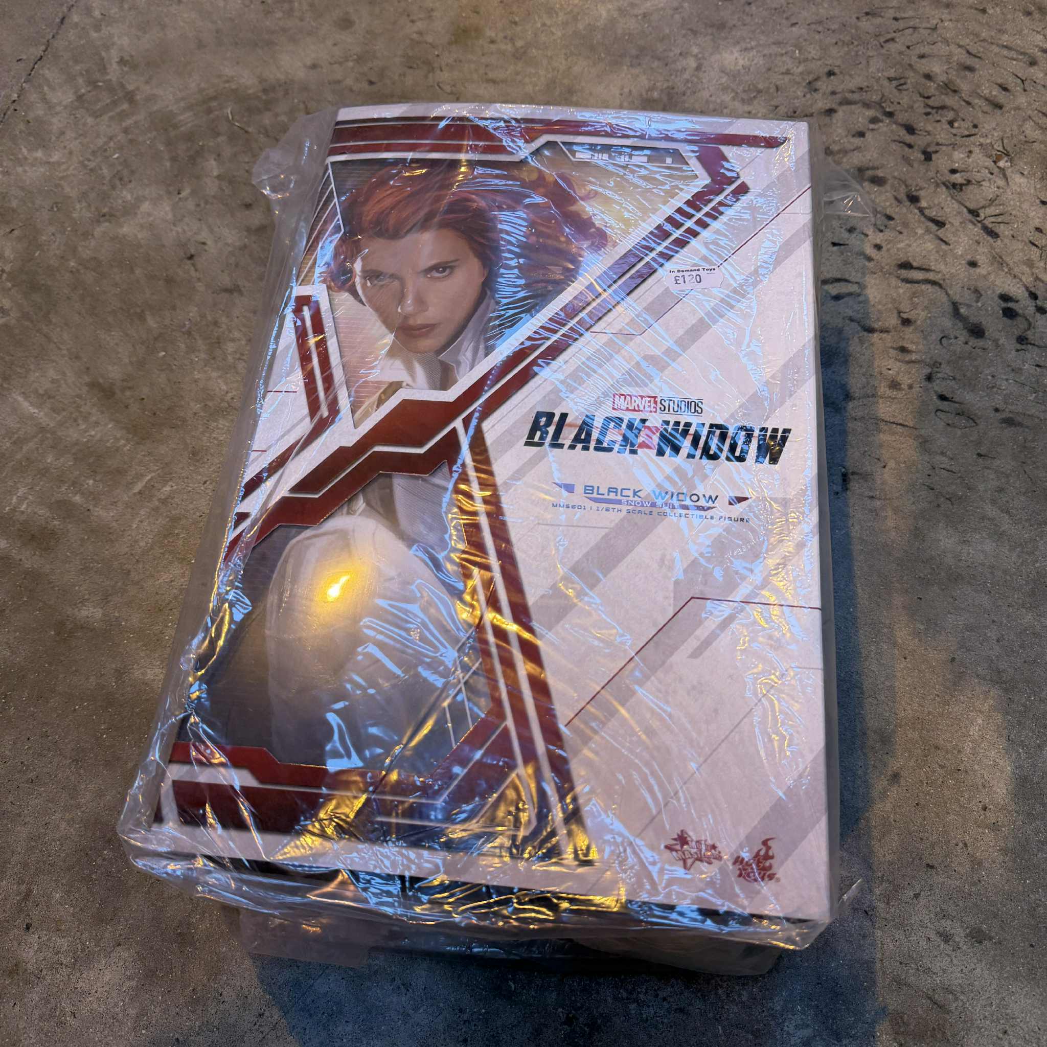 Hot Toys Black Widow Snow Suit 1/6 Scale Figure PRE OWNED