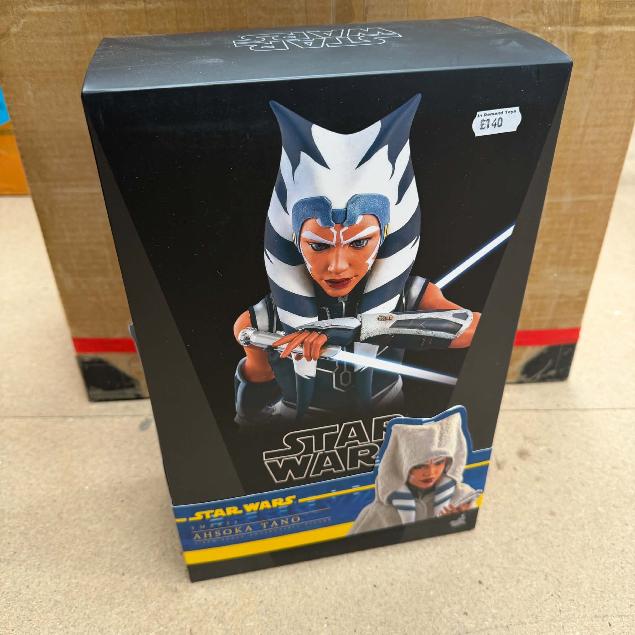 Hot Toys Star Wars The Clone Wars Ahsoka Tano 1/6 Scale Figure PRE OWNED