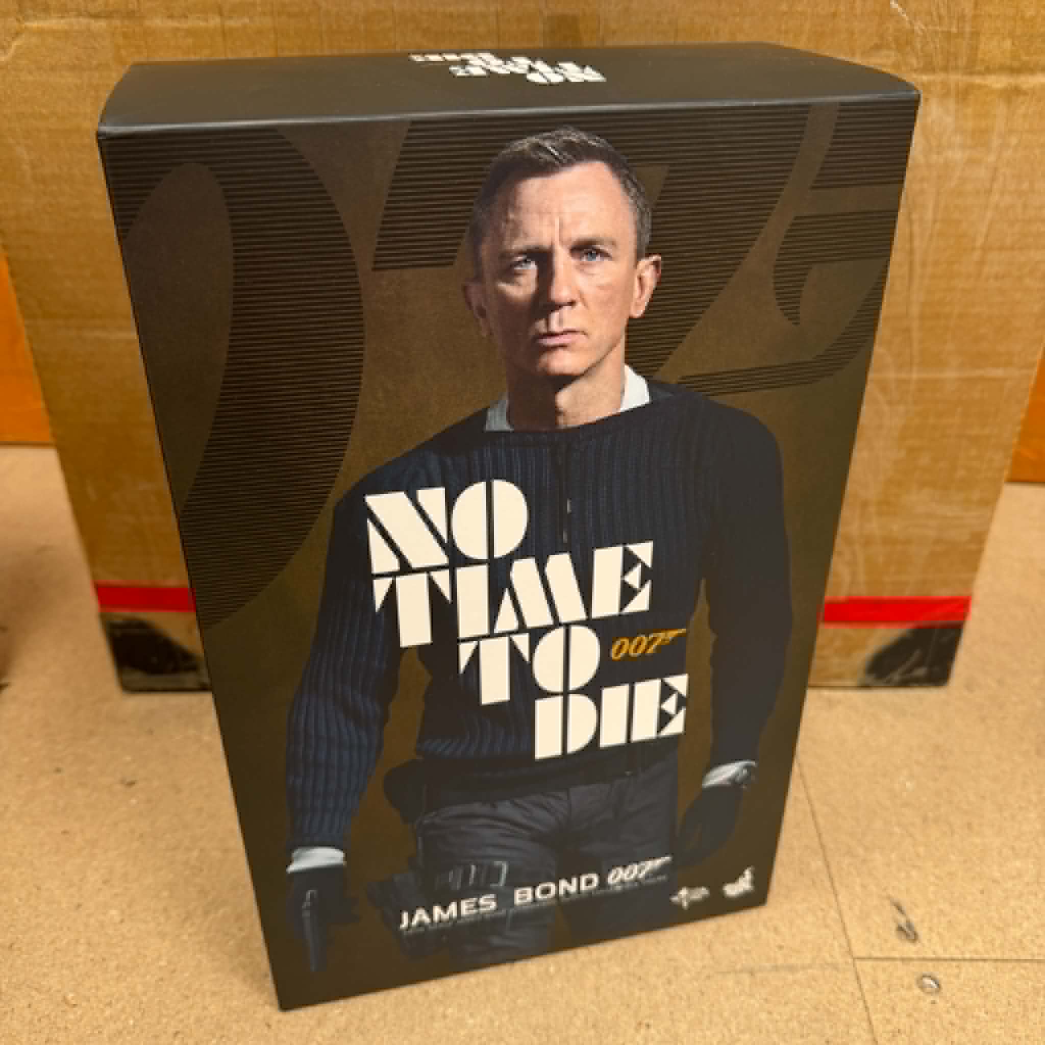 Hot Toys No Time To Die James Bond Commando Version 1/6 Scale Figure PRE OWNED