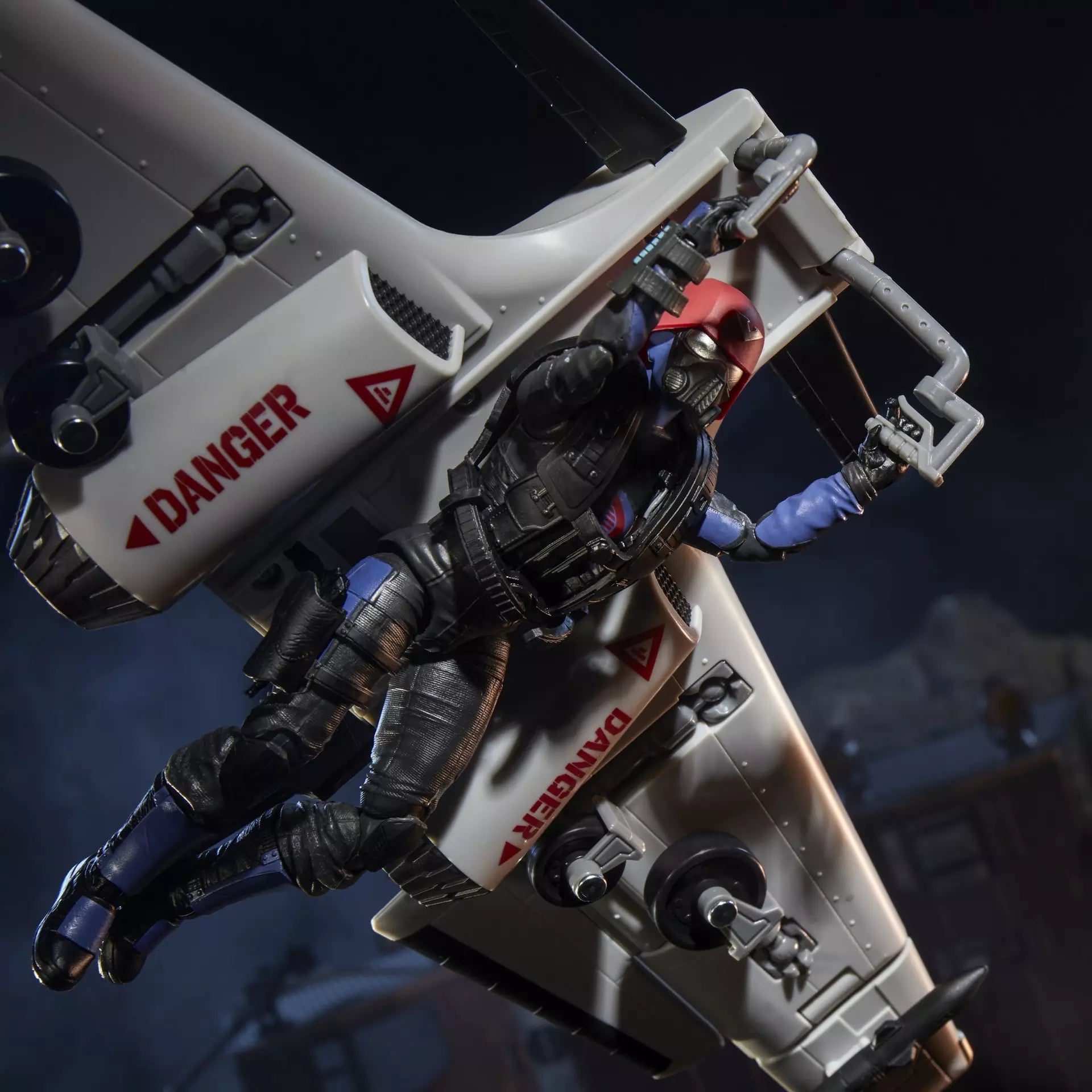 G.I. Joe Classified Series Cobra Pilot & Cobra C.L.A.W. (Covert Light Aerial Weapon)