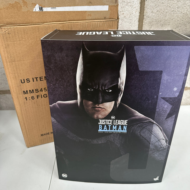 Hot Toys Justice League Batman Deluxe Version 1/6 Scale PRE OWNED