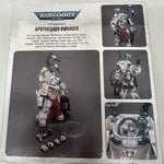 JOYTOY 1/18 Warhammer Ultramarines Apothecary Biologis