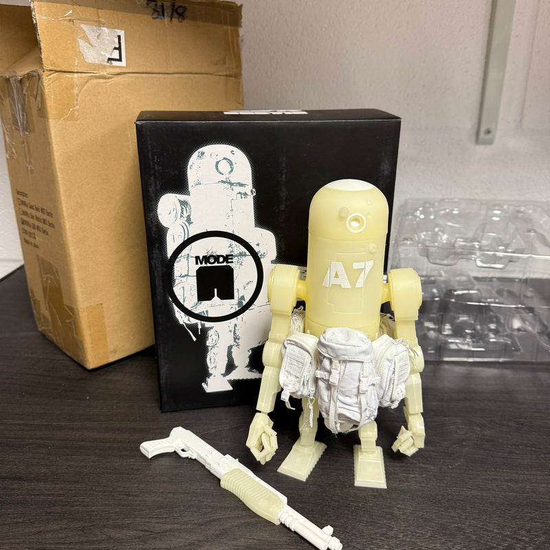 Ashley Wood 3A Toys World War Robot Portable WWRp Bertie Mk2 Geist Glow in the Dark   1/12 Scale