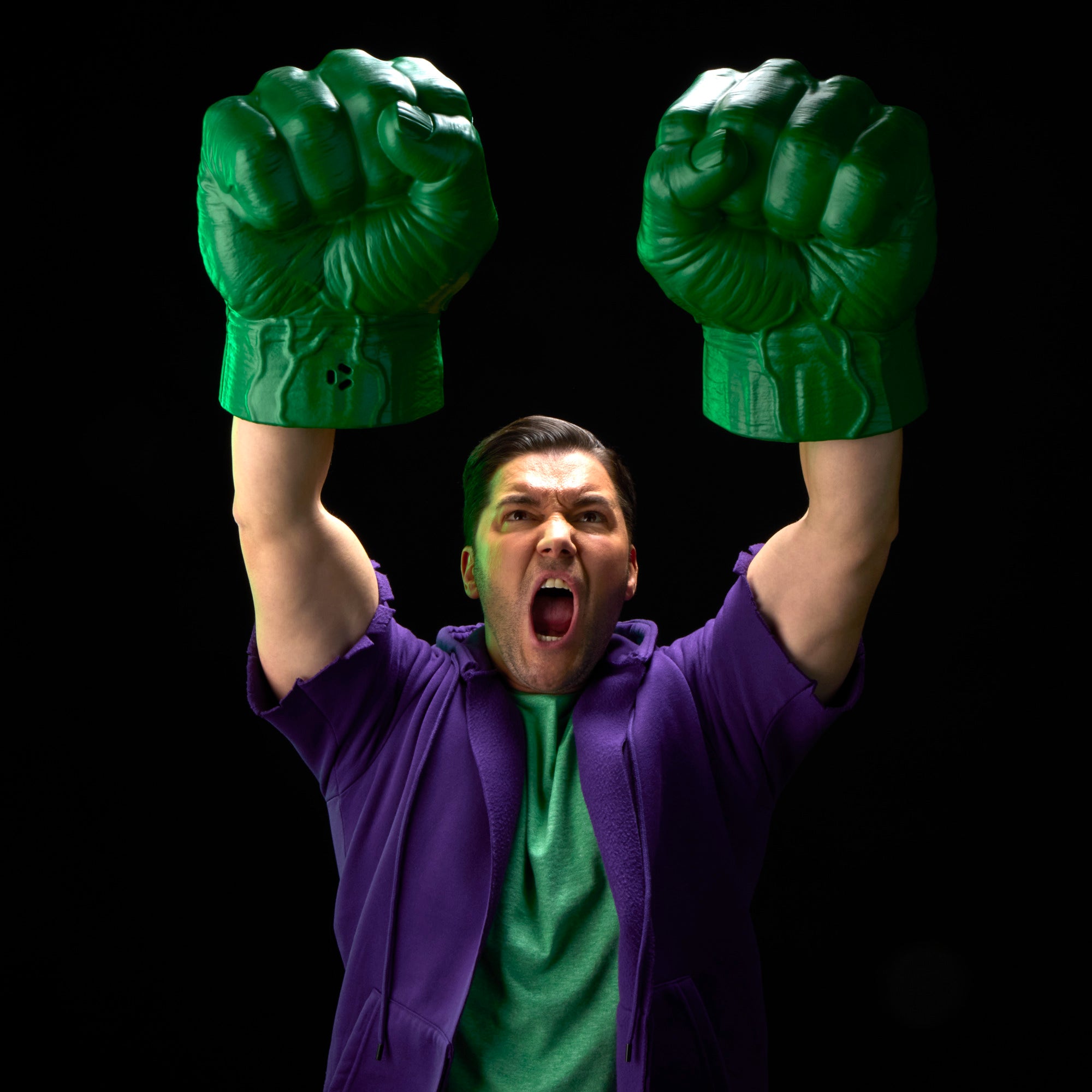 PRE-ORDER Marvel Legends Premium Electronic Role Play The Incredible Hulk Fists