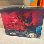 Hot Toys MMS641 The Batman The Batman and Bat Signal 1/6 Scale Figure PRE OWNED