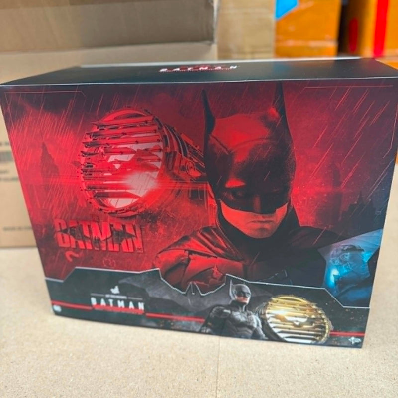 Hot Toys MMS641 The Batman The Batman and Bat Signal 1/6 Scale Figure PRE OWNED