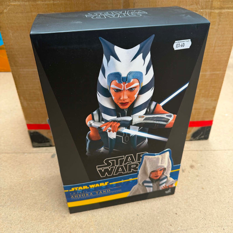 Hot Toys Star Wars The Clone Wars Ahsoka Tano 1/6 Scale Figure PRE OWNED